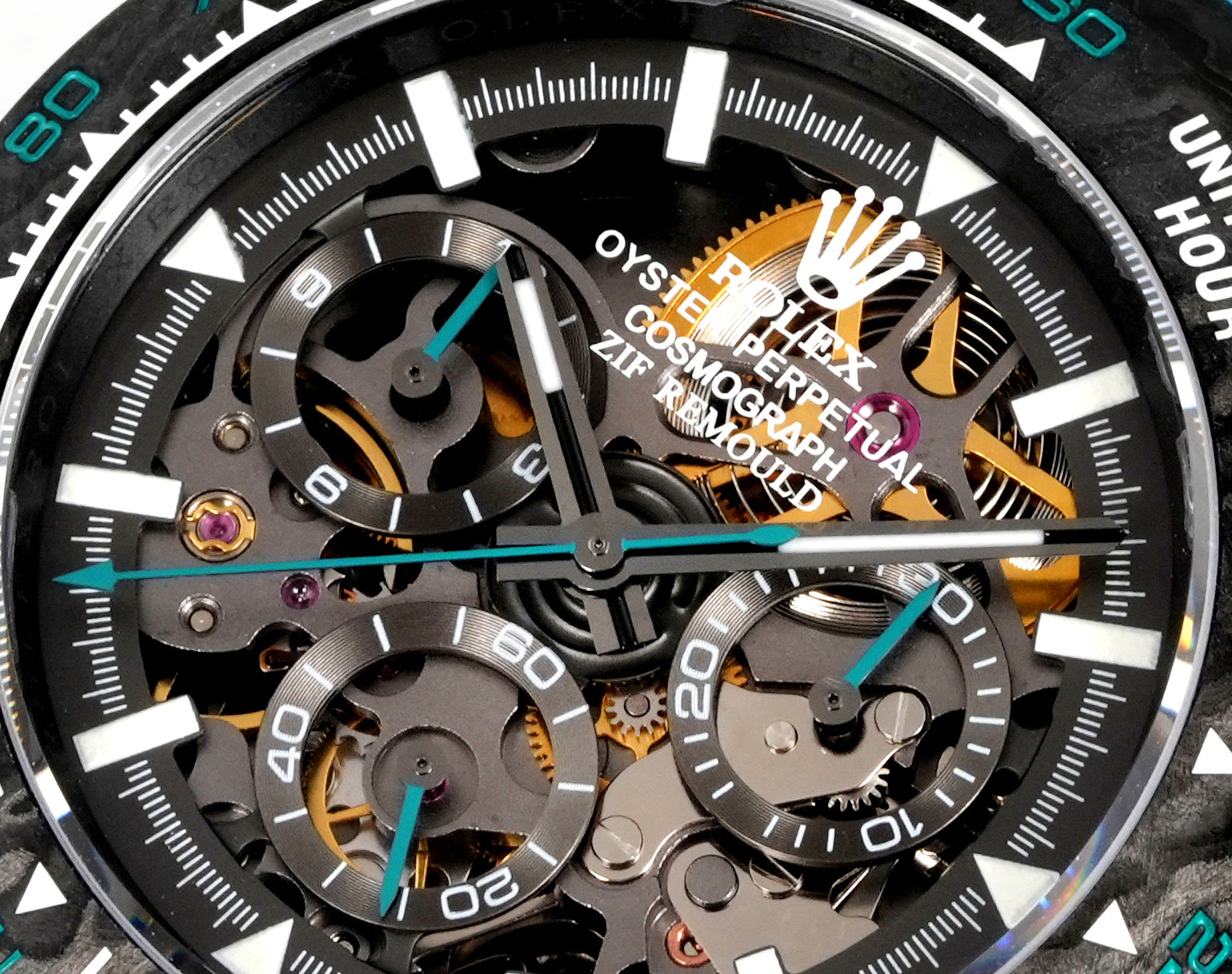 TW Factory ROLEX宇宙计时迪通拿系列之碳纤维定制版,腕表不仅佩戴轻便,外表坚硬.且每一只腕表都拥有独一无二的碳纤花纹材质. 【表壳】腕表尺寸40X12.4吻合原装.Tw工厂实力铸造碳纤维劳力士的独特风采.市场独家做到,整个壳套,圈口包括底盖均采用高复合碳纤维和超强夜光粉所打造.细节之处更是经过手工倒角抛光所制.质感非凡.【表带扣】表带采用人工纤维编织带所制,透气舒适,质地柔软.【机芯】采用最新精准而丹东成熟4802机芯,完美实现强大功能,性价比之王