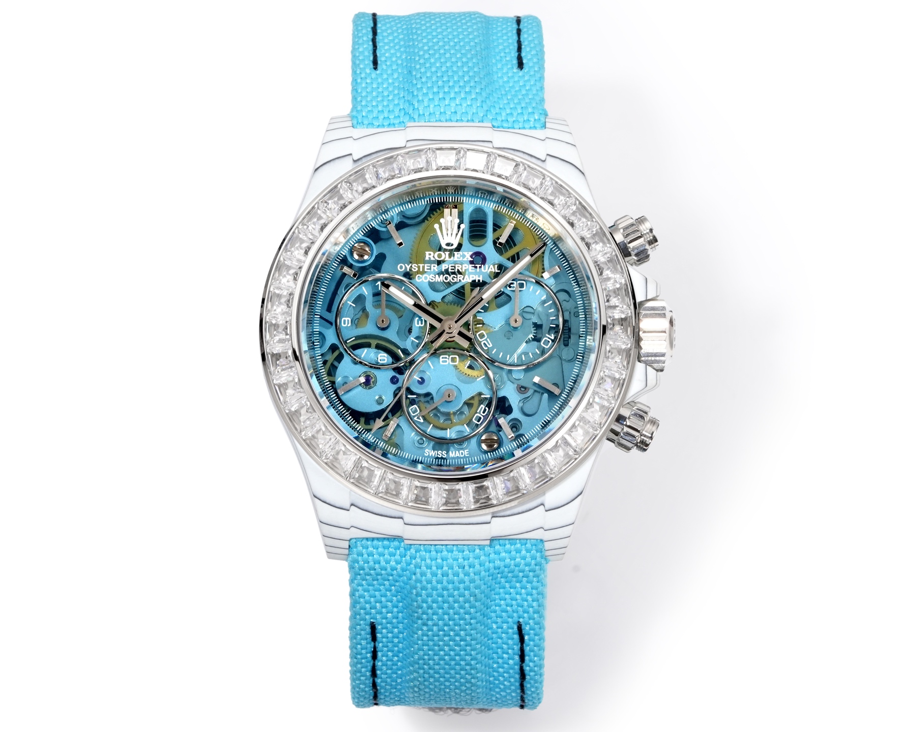 TW Factory ROLEX宇宙计时迪通拿系列之碳纤维定制版,腕表不仅佩戴轻便,外表坚硬.且每一只腕表都拥有独一无二的碳纤花纹材质. 【表壳】腕表尺寸40X12.4吻合原装.Tw工厂实力铸造碳纤维劳力士的独特风采.市场独家做到,整个壳套,圈口包括底盖均采用高复合碳纤维和超强夜光粉所打造.细节之处更是经过手工倒角抛光所制.质感非凡.【表带扣】表带采用人工纤维编织带所制,透气舒适,质地柔软.【机芯】采用最新精准而丹东成熟4802机芯,完美实现强大功能,性价比之王