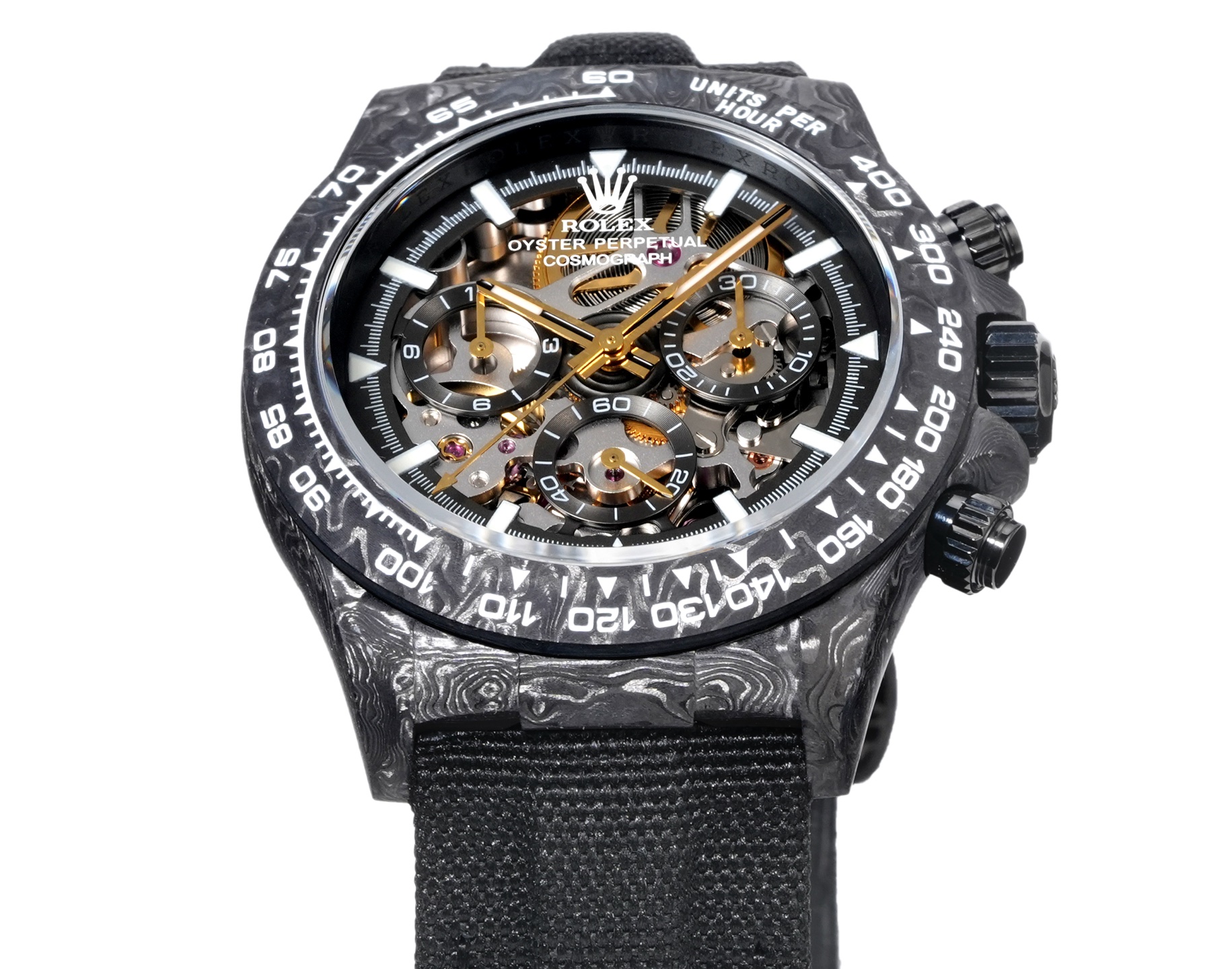 TW Factory ROLEX宇宙计时迪通拿系列之碳纤维定制版,腕表不仅佩戴轻便,外表坚硬.且每一只腕表都拥有独一无二的碳纤花纹材质. 【表壳】腕表尺寸40X12.4吻合原装.Tw工厂实力铸造碳纤维劳力士的独特风采.市场独家做到,整个壳套,圈口包括底盖均采用高复合碳纤维和超强夜光粉所打造.细节之处更是经过手工倒角抛光所制.质感非凡.【表带扣】表带采用人工纤维编织带所制,透气舒适,质地柔软.【机芯】采用最新精准而丹东成熟4802机芯,完美实现强大功能,性价比之王