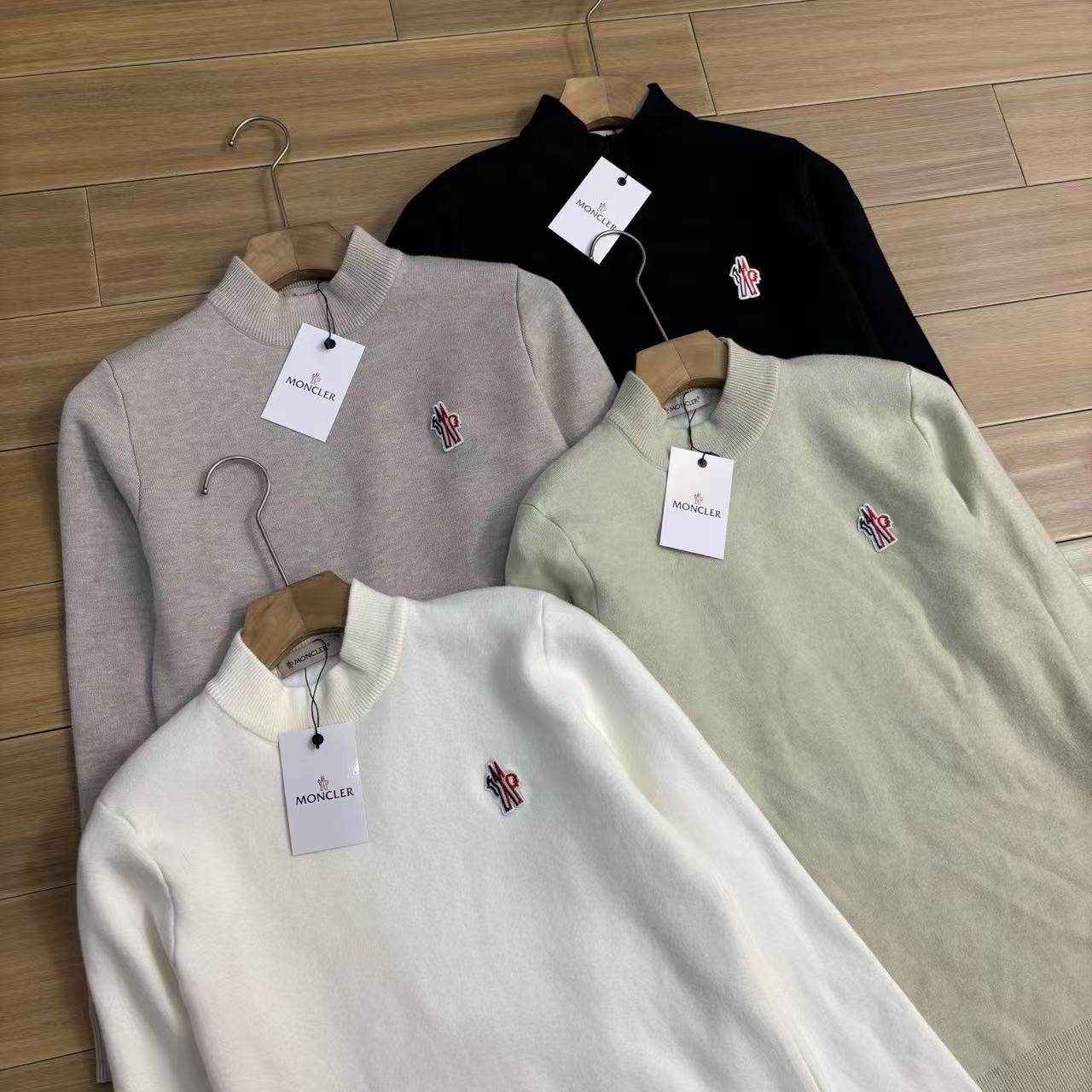 
P160～  蒙口一体绒 水貂绒 针织外套新款 男士限量版上衣！紧致的做工！真心不错！ 这个做工真心的屌！专柜四位数了！经典简约大方！冬季男装简约新品，高档时尚简约、舒适手感穿着修身，经典标志性色彩线条搭配，时尚男士百搭推荐最基础款的 款式方面真的不想多了 自行脑补吧！随便你怎么穿怎么搭 都是不一样的风格 我只能说兄弟们你们有福了！这算是我今年最看好的一款毛衣之一！之所以说之一是因为不敢保证后期还会不会遇到类似这种！总之遇到就别错过 这一季的爆款就等你们来创造了！兄弟姐们们识货的就可以看出不是一般的工厂可以做出来的！精致到每一个细节！
颜色：黑色 白色 豆绿色 燕麦色
尺码：M-4XL