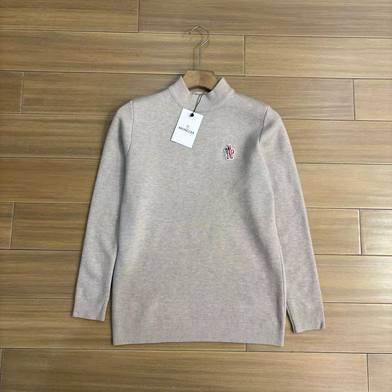 
P160～  蒙口一体绒 水貂绒 针织外套新款 男士限量版上衣！紧致的做工！真心不错！ 这个做工真心的屌！专柜四位数了！经典简约大方！冬季男装简约新品，高档时尚简约、舒适手感穿着修身，经典标志性色彩线条搭配，时尚男士百搭推荐最基础款的 款式方面真的不想多了 自行脑补吧！随便你怎么穿怎么搭 都是不一样的风格 我只能说兄弟们你们有福了！这算是我今年最看好的一款毛衣之一！之所以说之一是因为不敢保证后期还会不会遇到类似这种！总之遇到就别错过 这一季的爆款就等你们来创造了！兄弟姐们们识货的就可以看出不是一般的工厂可以做出来的！精致到每一个细节！
颜色：黑色 白色 豆绿色 燕麦色
尺码：M-4XL