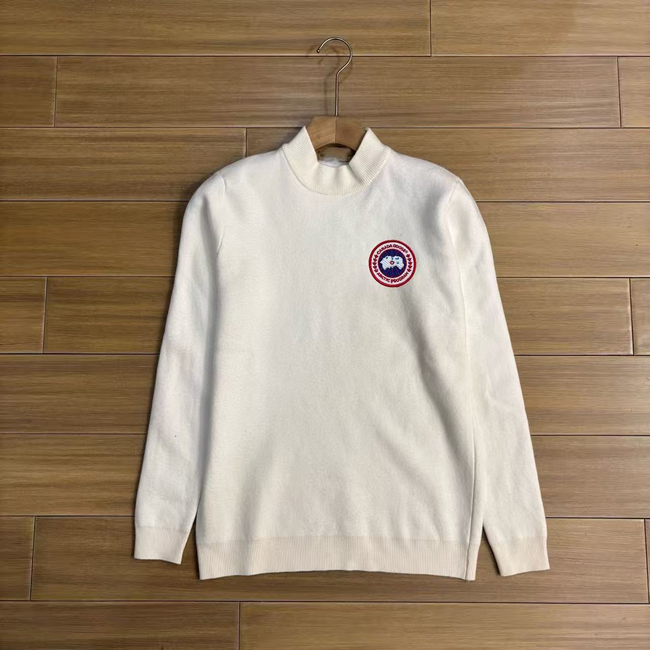 
P160～巴宝莉一体绒 水貂绒 针织外套新款 男士限量版上衣！紧致的做工！真心不错！ 这个做工真心的屌！专柜四位数了！经典简约大方！冬季男装简约新品，高档时尚简约、舒适手感穿着修身，经典标志性色彩线条搭配，时尚男士百搭推荐最基础款的 款式方面真的不想多了 自行脑补吧！随便你怎么穿怎么搭 都是不一样的风格 我只能说兄弟们你们有福了！这算是我今年最看好的一款毛衣之一！之所以说之一是因为不敢保证后期还会不会遇到类似这种！总之遇到就别错过 这一季的爆款就等你们来创造了！兄弟姐们们识货的就可以看出不是一般的工厂可以做出来的！精致到每一个细节！
颜色：黑色 白色 豆绿色 燕麦色 咖啡色 深灰色
尺码：M-4XL