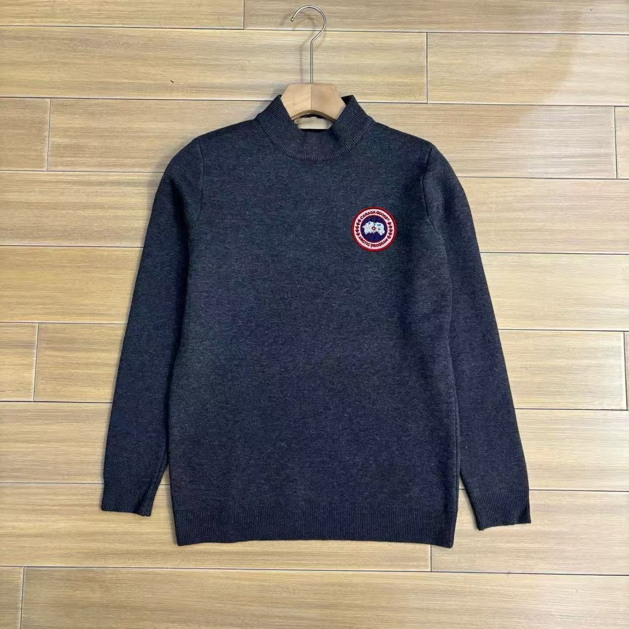 
P160～巴宝莉一体绒 水貂绒 针织外套新款 男士限量版上衣！紧致的做工！真心不错！ 这个做工真心的屌！专柜四位数了！经典简约大方！冬季男装简约新品，高档时尚简约、舒适手感穿着修身，经典标志性色彩线条搭配，时尚男士百搭推荐最基础款的 款式方面真的不想多了 自行脑补吧！随便你怎么穿怎么搭 都是不一样的风格 我只能说兄弟们你们有福了！这算是我今年最看好的一款毛衣之一！之所以说之一是因为不敢保证后期还会不会遇到类似这种！总之遇到就别错过 这一季的爆款就等你们来创造了！兄弟姐们们识货的就可以看出不是一般的工厂可以做出来的！精致到每一个细节！
颜色：黑色 白色 豆绿色 燕麦色 咖啡色 深灰色
尺码：M-4XL