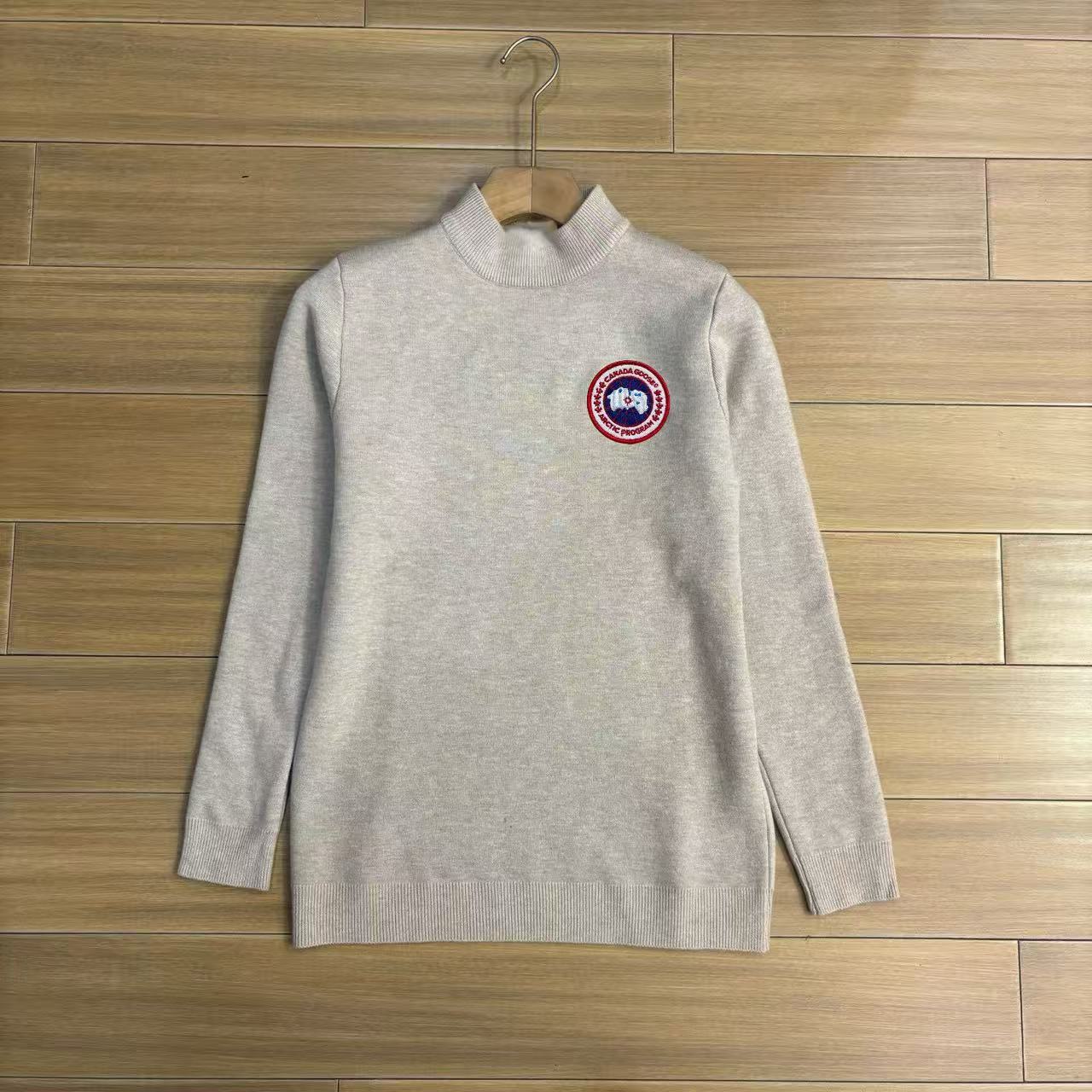 
P160～巴宝莉一体绒 水貂绒 针织外套新款 男士限量版上衣！紧致的做工！真心不错！ 这个做工真心的屌！专柜四位数了！经典简约大方！冬季男装简约新品，高档时尚简约、舒适手感穿着修身，经典标志性色彩线条搭配，时尚男士百搭推荐最基础款的 款式方面真的不想多了 自行脑补吧！随便你怎么穿怎么搭 都是不一样的风格 我只能说兄弟们你们有福了！这算是我今年最看好的一款毛衣之一！之所以说之一是因为不敢保证后期还会不会遇到类似这种！总之遇到就别错过 这一季的爆款就等你们来创造了！兄弟姐们们识货的就可以看出不是一般的工厂可以做出来的！精致到每一个细节！
颜色：黑色 白色 豆绿色 燕麦色 咖啡色 深灰色
尺码：M-4XL