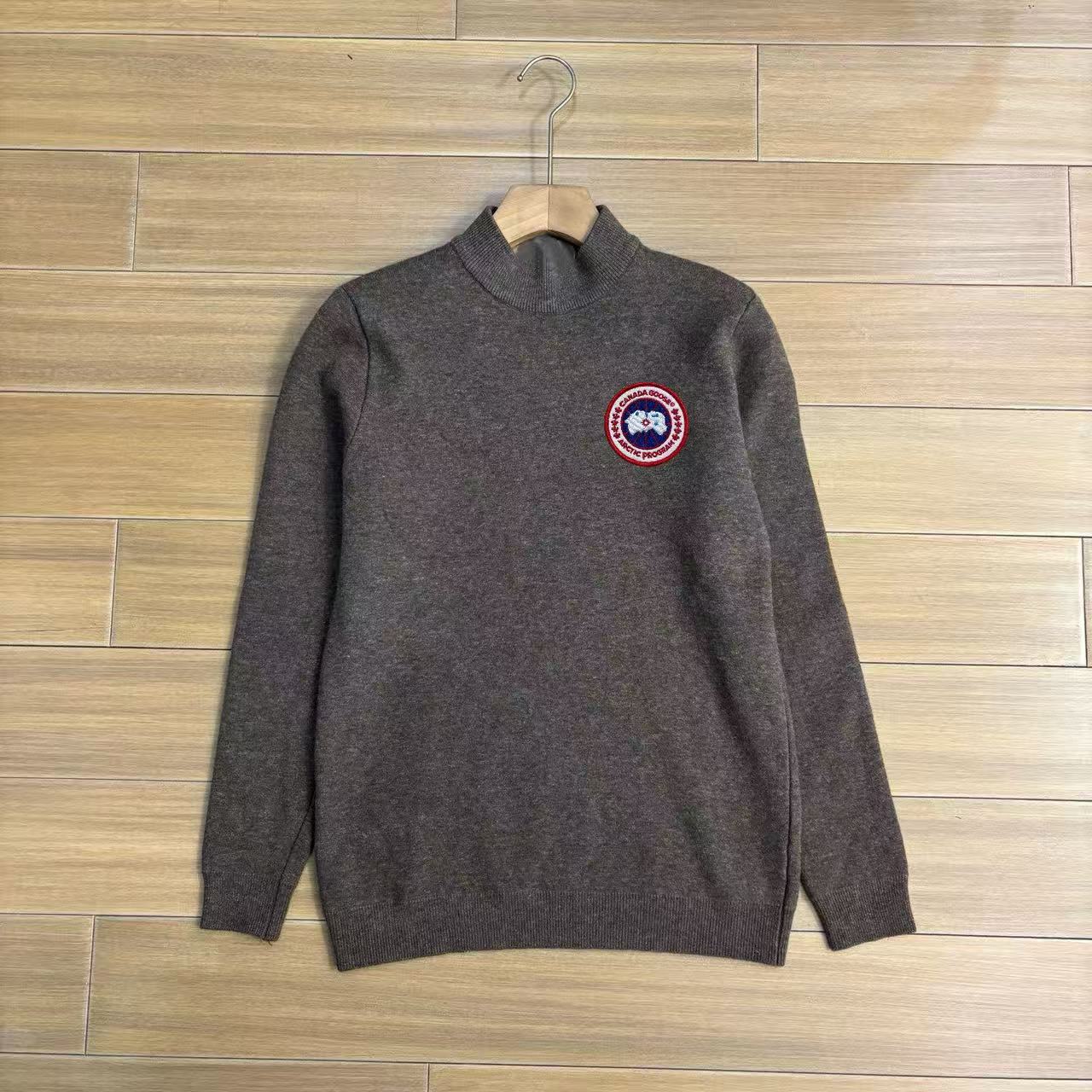 
P160～巴宝莉一体绒 水貂绒 针织外套新款 男士限量版上衣！紧致的做工！真心不错！ 这个做工真心的屌！专柜四位数了！经典简约大方！冬季男装简约新品，高档时尚简约、舒适手感穿着修身，经典标志性色彩线条搭配，时尚男士百搭推荐最基础款的 款式方面真的不想多了 自行脑补吧！随便你怎么穿怎么搭 都是不一样的风格 我只能说兄弟们你们有福了！这算是我今年最看好的一款毛衣之一！之所以说之一是因为不敢保证后期还会不会遇到类似这种！总之遇到就别错过 这一季的爆款就等你们来创造了！兄弟姐们们识货的就可以看出不是一般的工厂可以做出来的！精致到每一个细节！
颜色：黑色 白色 豆绿色 燕麦色 咖啡色 深灰色
尺码：M-4XL