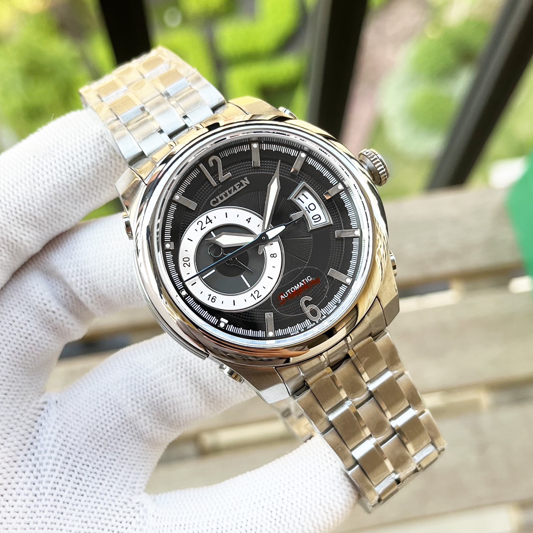 “West Iron City NP6300 Series: Men’s Wristwatch with Nightlight and Steel Band”