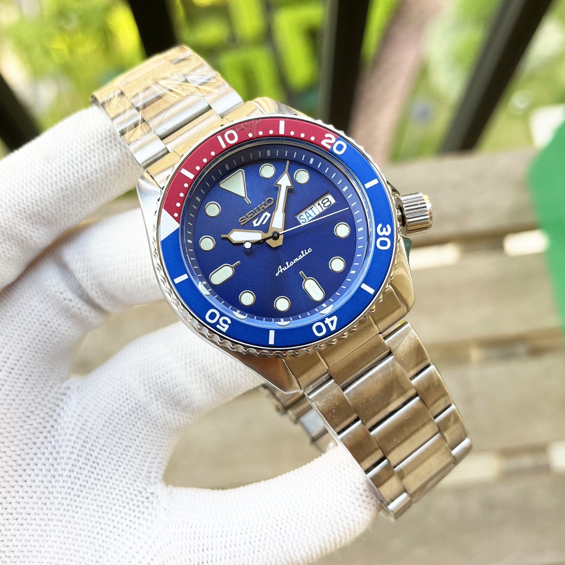 Precision-SEIKO 945: Latest Automatic Watch with Super Nightlight and Upgraded Features