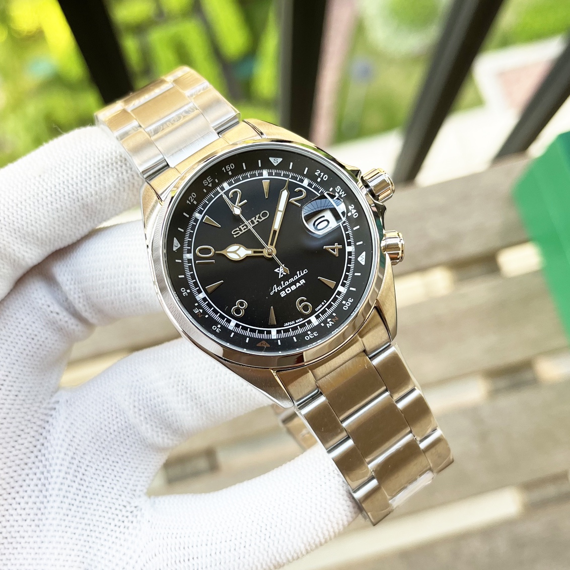 Super-SEIKO Mountaineer Mechanical Watch: Features, Materials, and Waterproof Depth - 图片 7