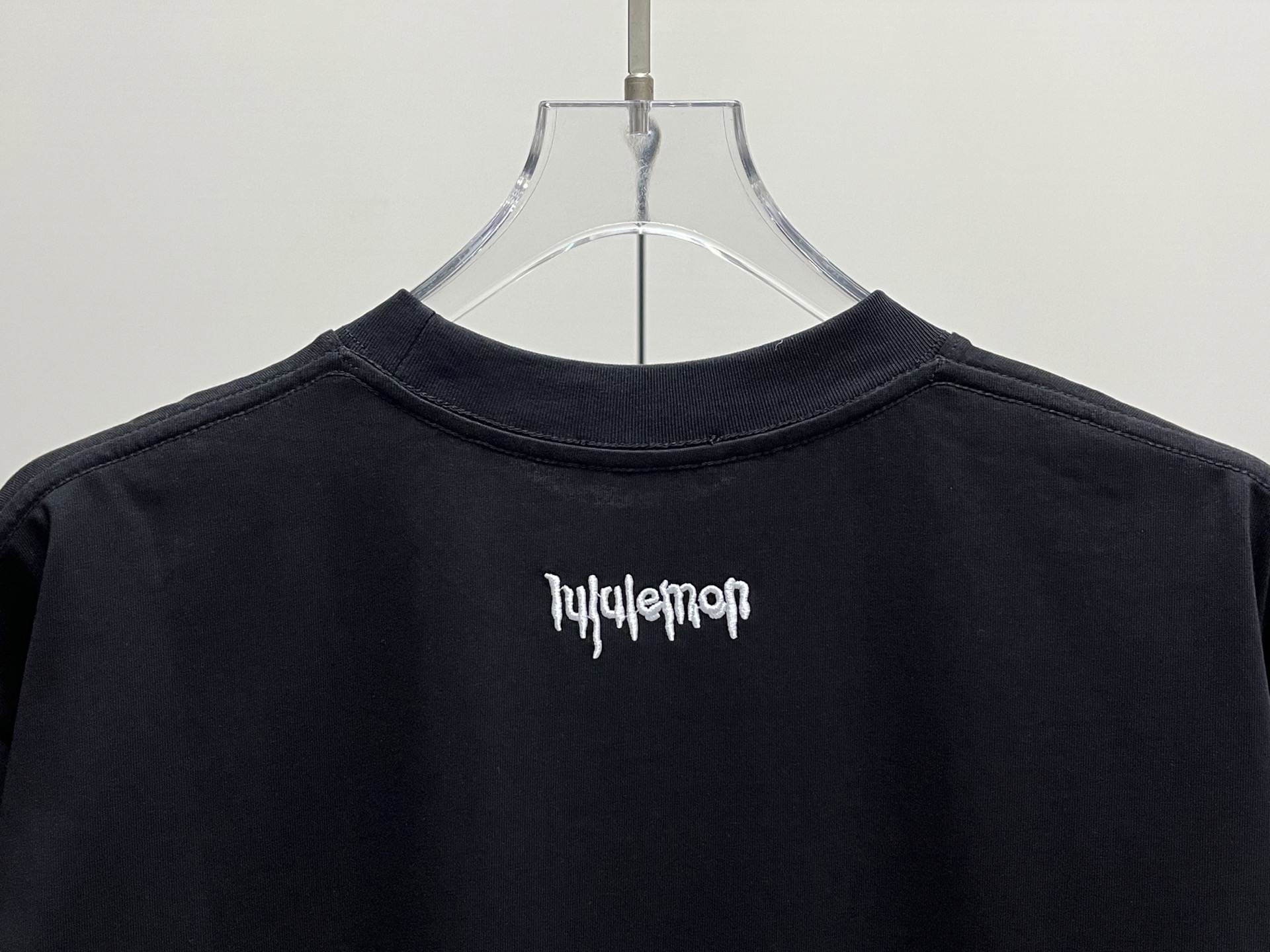 Lululemon/露露乐檬 25ss 镂空刺绣大logo情侣短袖T恤 黑色 白色