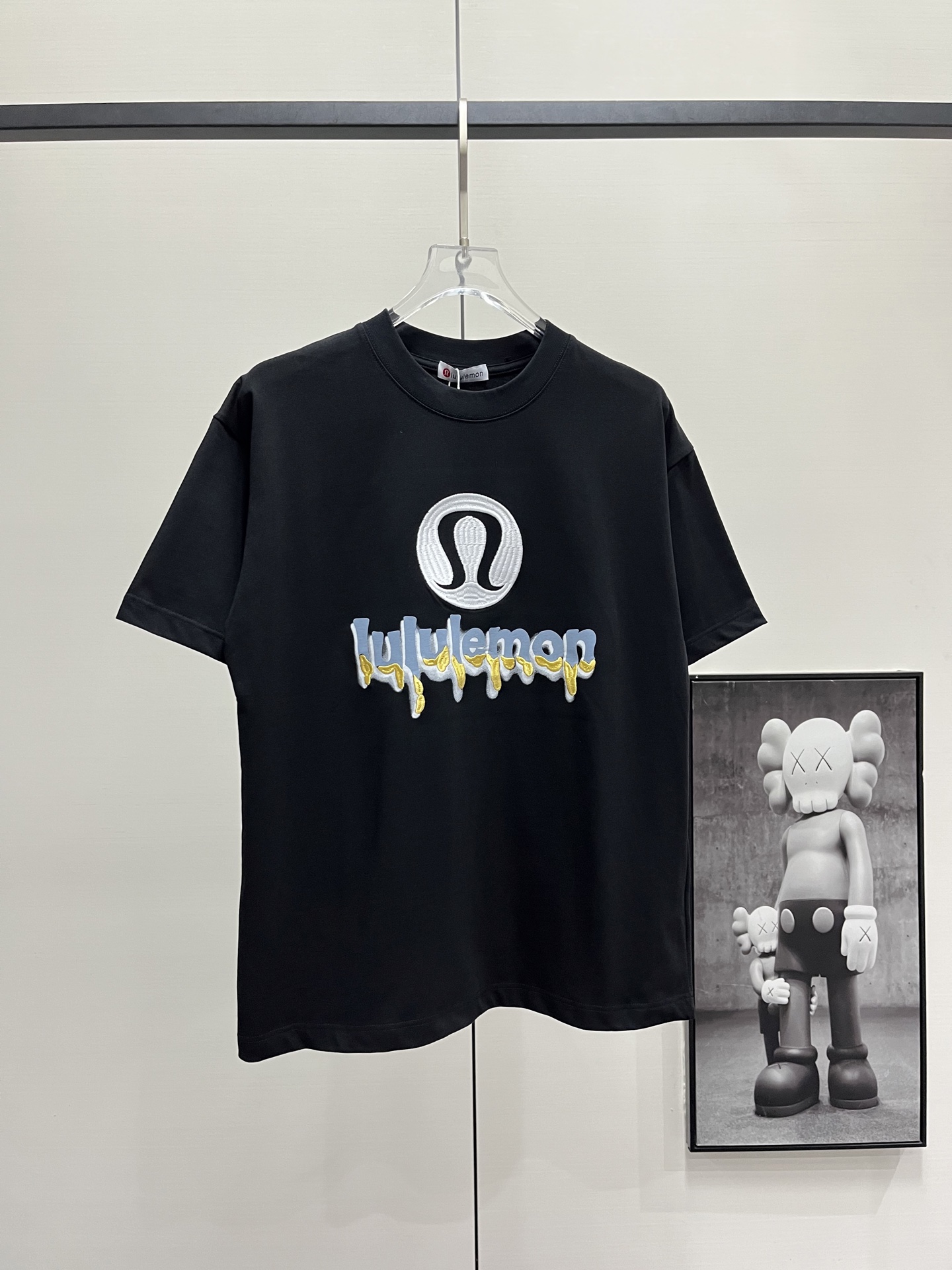 Lululemon/露露乐檬 25ss 镂空刺绣大logo情侣短袖T恤 黑色 白色