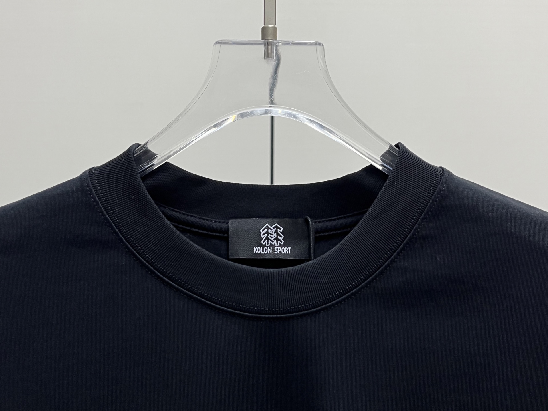 kolon Sport/可隆 25ss 简约刺绣小标短袖T恤 黑色 白色-Chinese UA Cheap High Quatity Brand Clothes Bags handbags Sneakers wholesale wholesaler seller from China Factory suppliers Fashion Clothing Shoes best Quality Beautiful Price kolon Sport/可隆 25ss 简约刺绣小标短袖T恤 黑色 白色