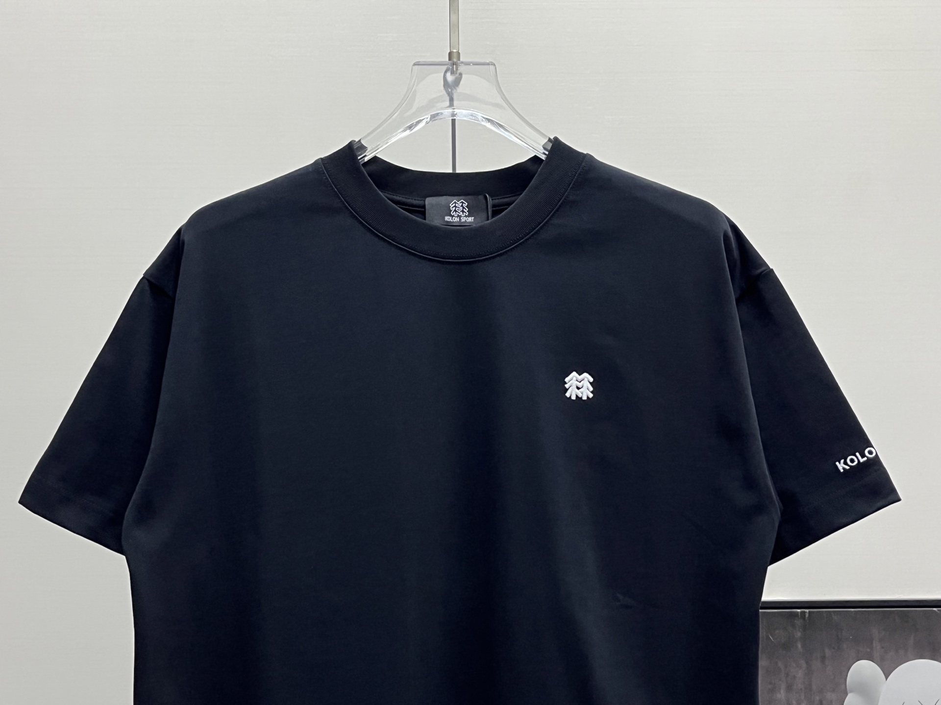 kolon Sport/可隆 25ss 简约刺绣小标短袖T恤 黑色 白色-Chinese UA Cheap High Quatity Brand Clothes Bags handbags Sneakers wholesale wholesaler seller from China Factory suppliers Fashion Clothing Shoes best Quality Beautiful Price kolon Sport/可隆 25ss 简约刺绣小标短袖T恤 黑色 白色