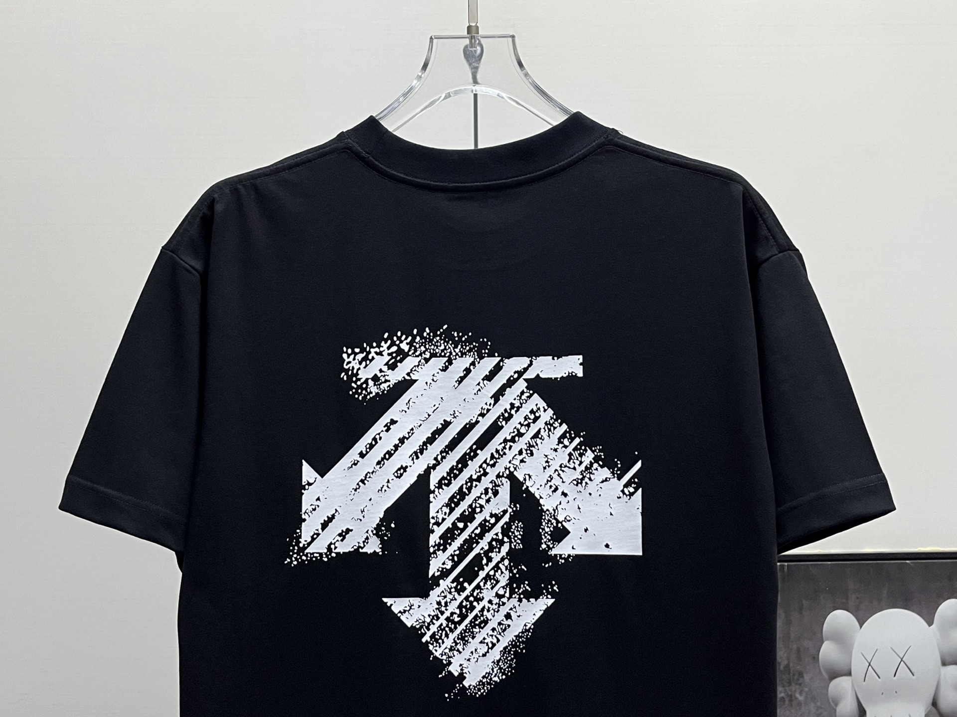 DESCENTE/迪桑特 肩标及后背大LOGO印花短袖T恤
