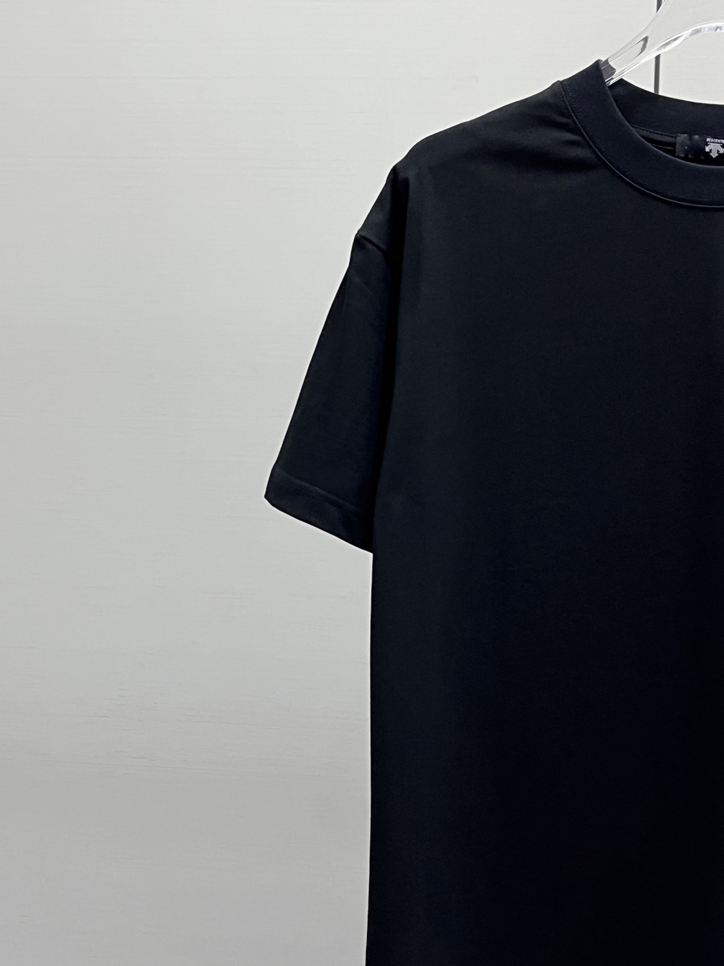 DESCENTE/迪桑特 肩标及后背大LOGO印花短袖T恤