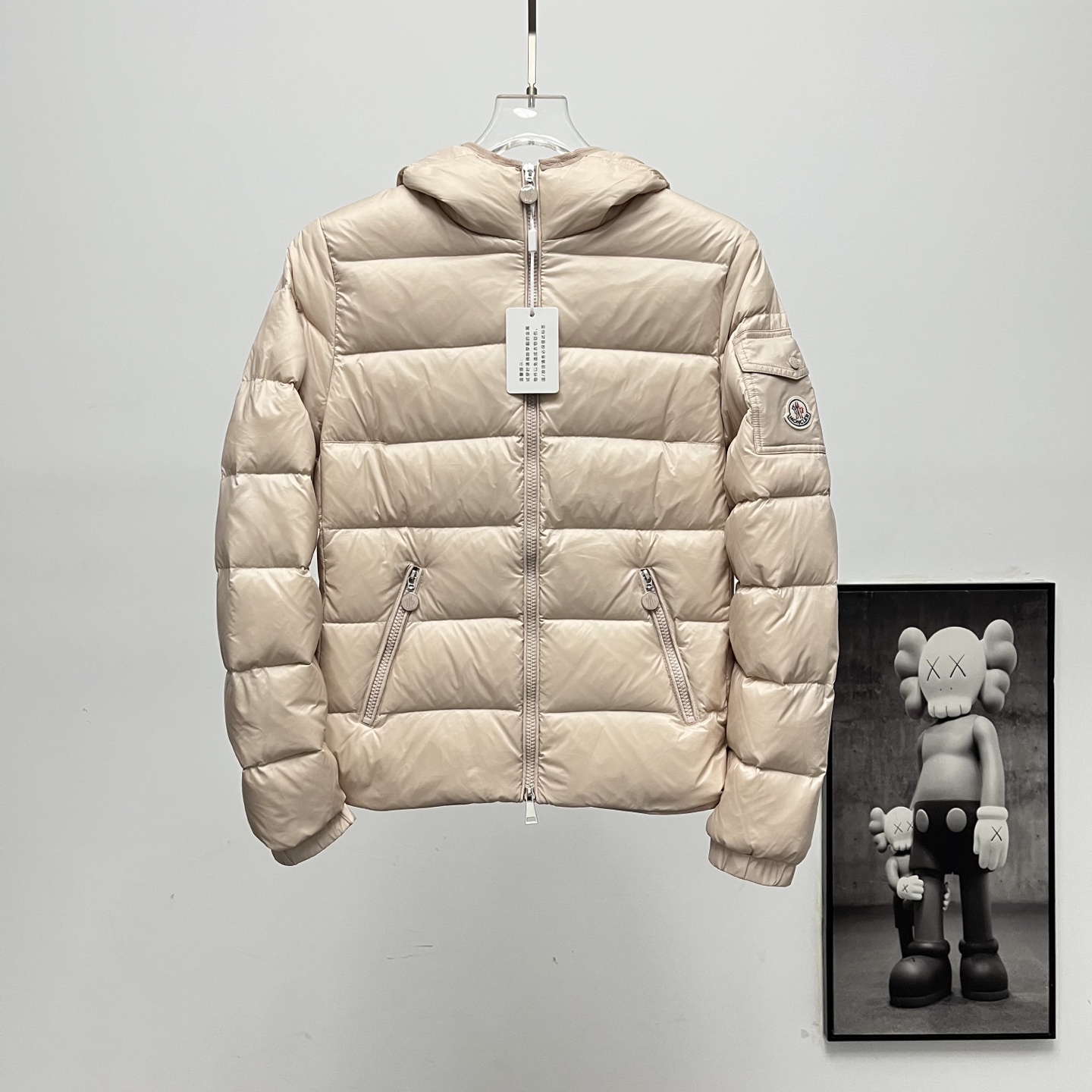 终端供应💰430

Moncler丨蒙口822款女款小蛮腰连帽羽绒服

Size：1-4