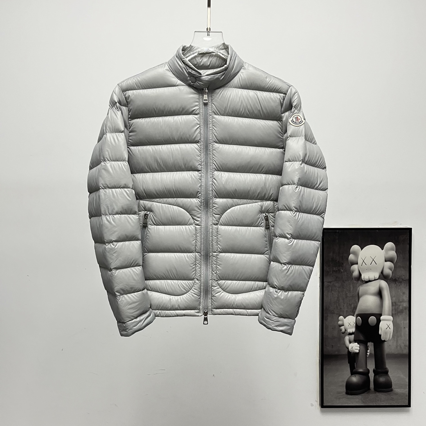 终端供应💰380

Moncler丨蒙口90鹅绒轻薄款立领羽绒服

Size：1-7