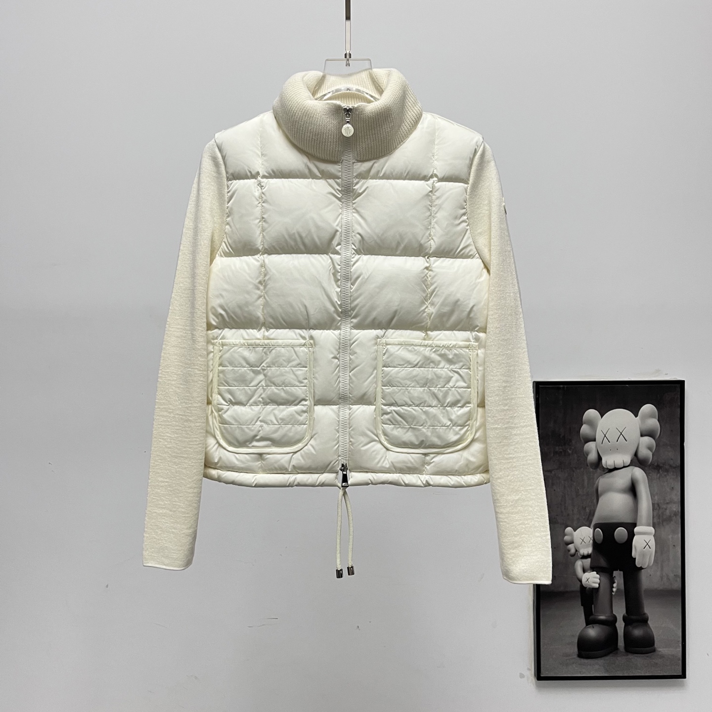 终端供应💰330

Moncler丨蒙口女款大口袋针织拼接羽绒服

Size：S-L