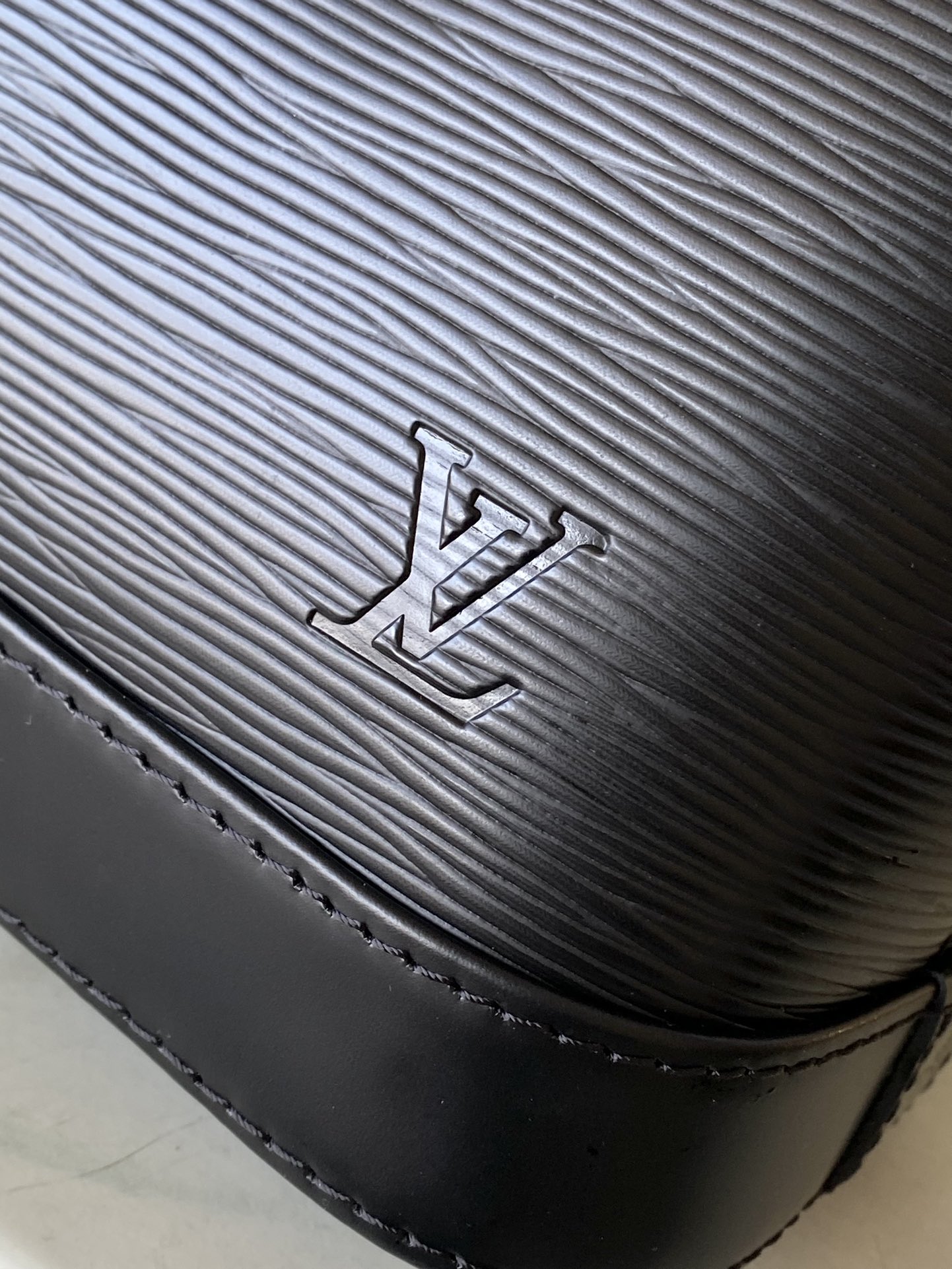 LV Style Black Leather Top Handle Bag style reference detail image 6 from source 759889