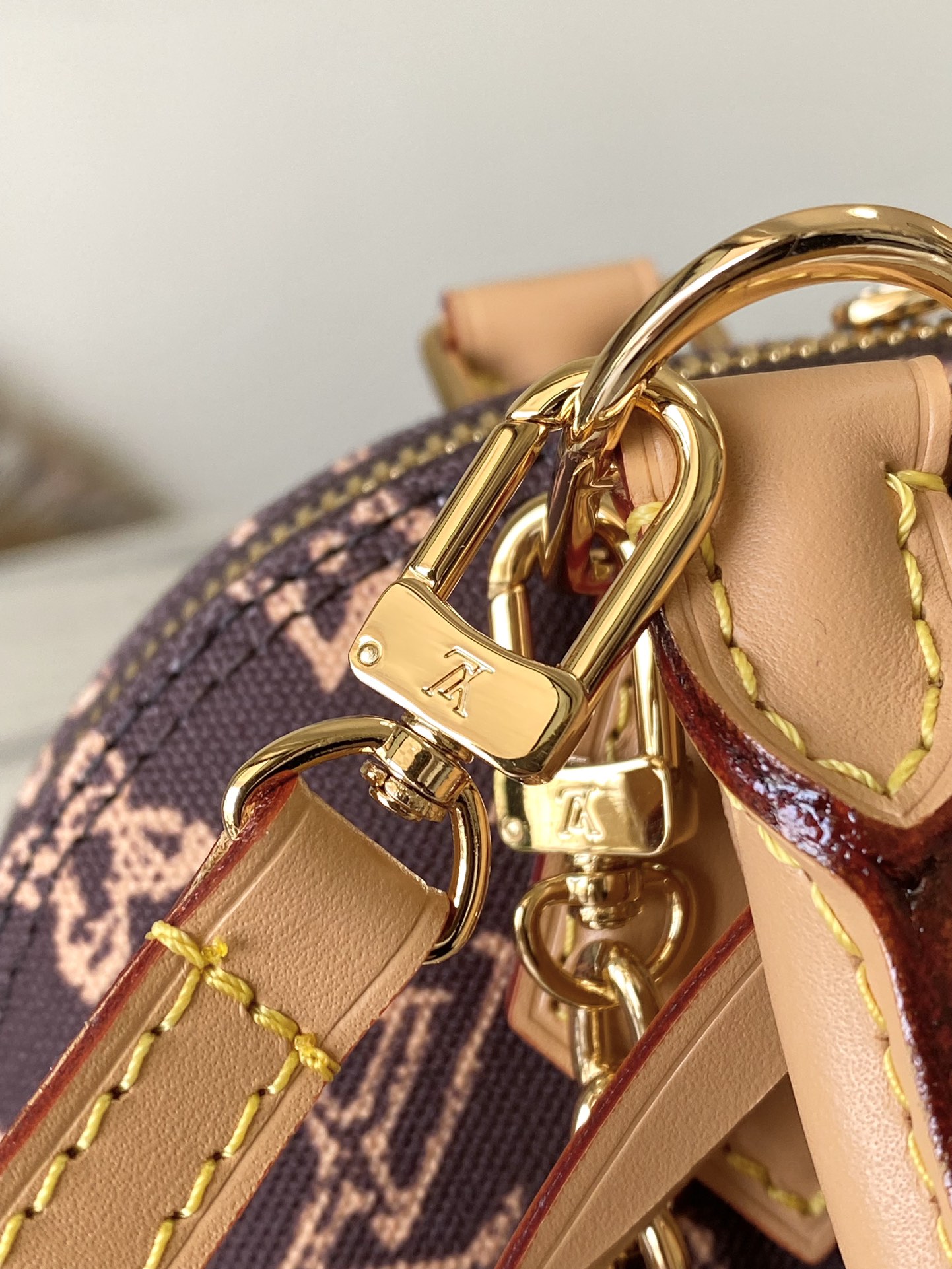 LV Style Beige Top Handle Bag style reference detail image 8 from source 760011