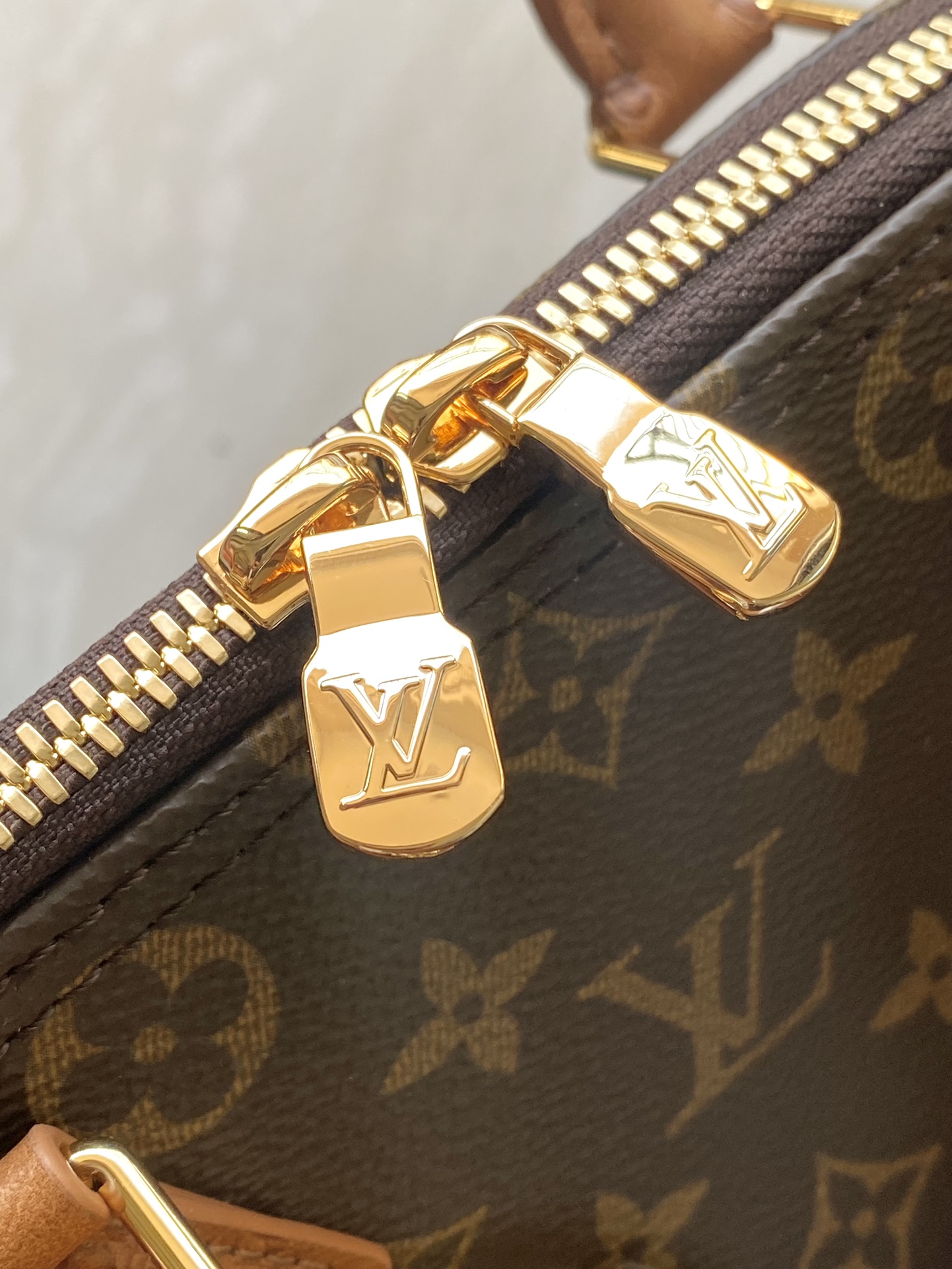 LV Style Leather Top Handle Bag style reference detail image 5 from source 770250