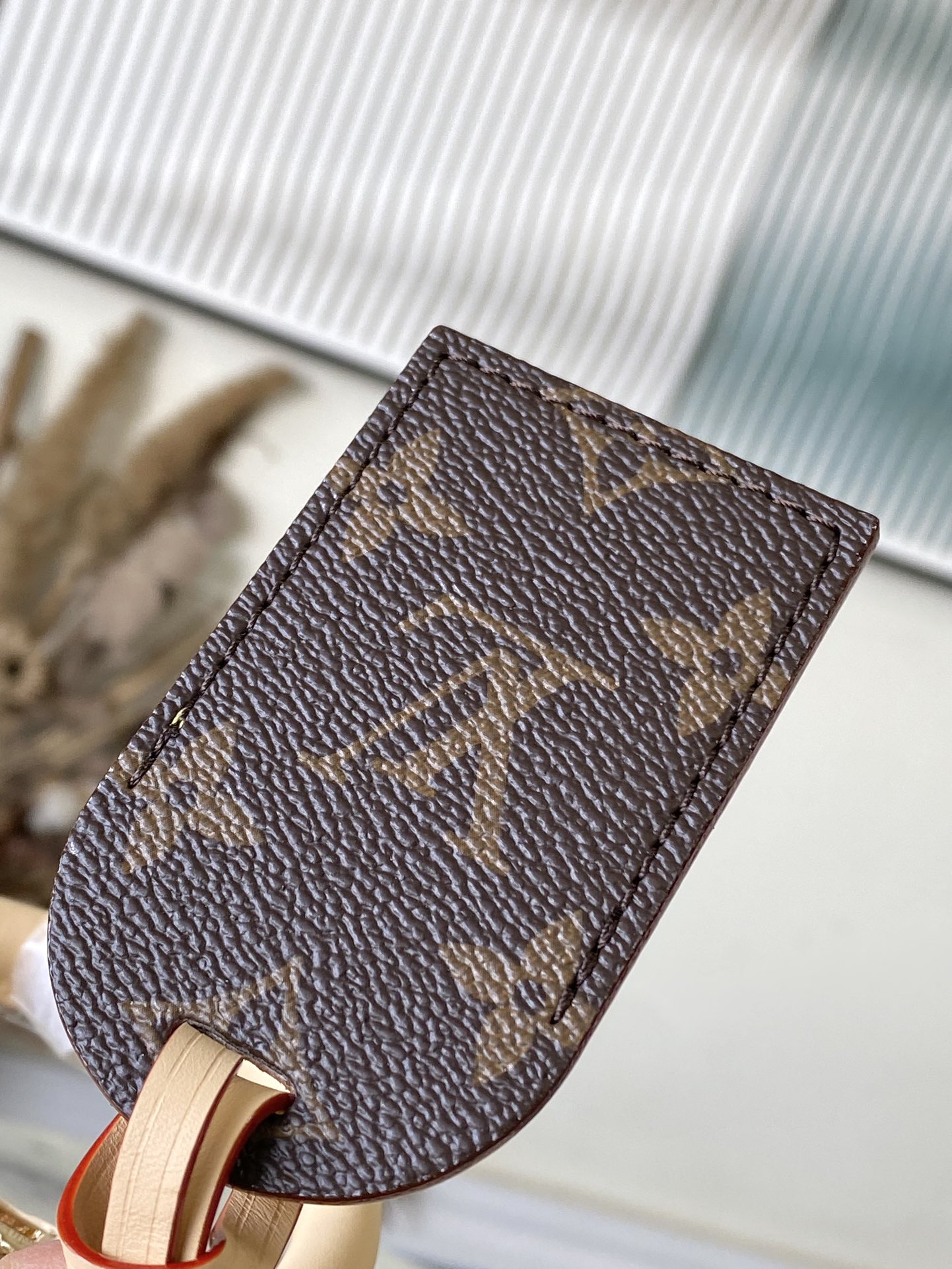 LV Style Beige Leather Top Handle Bag style reference detail image 8 from source 770249