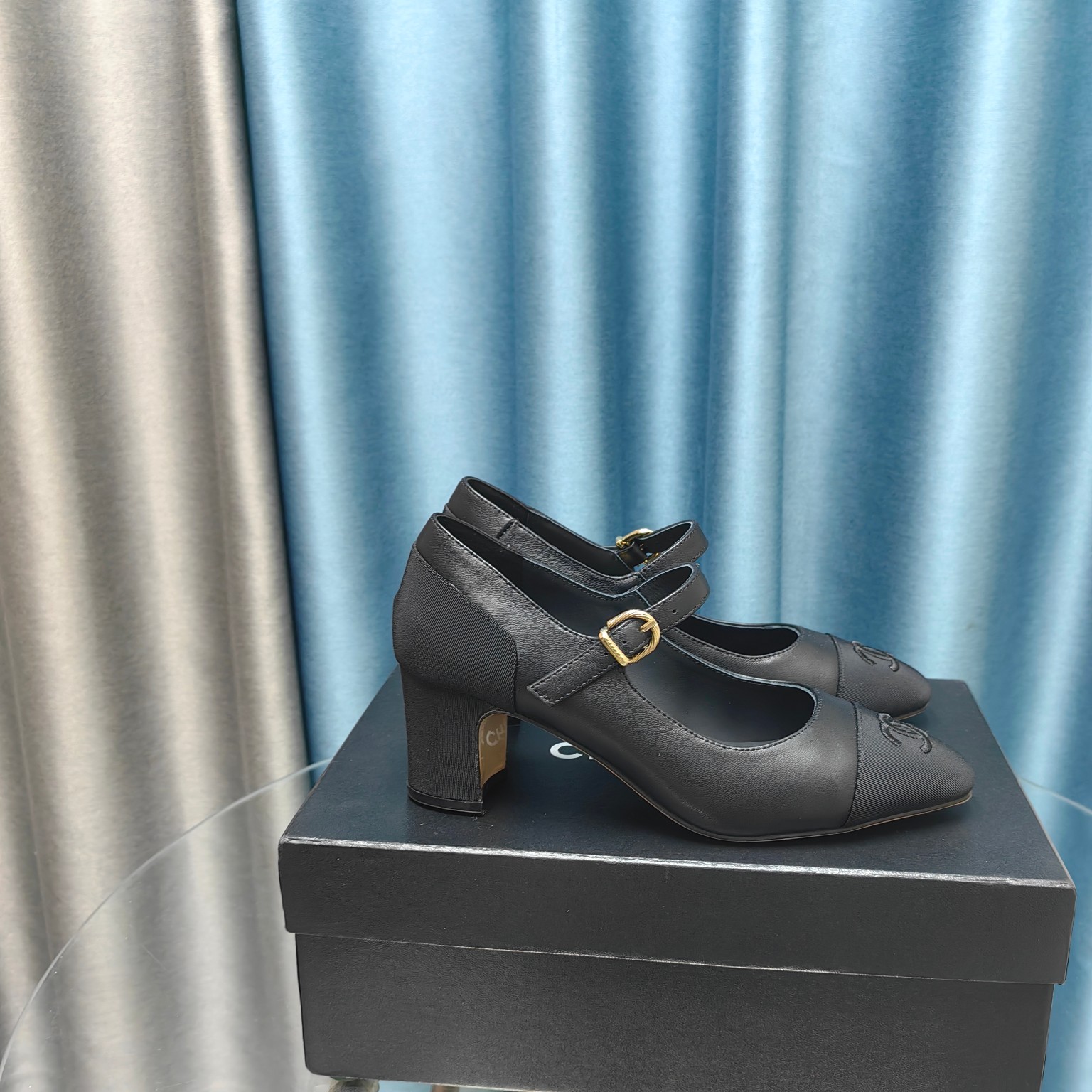 NO:410127,CHANE* ｜Xiaoxiang's new pointed-toe single shoes. The main model of the show is so beautiful this season. The original imported mixed-bred lambskin upper and the inner footbed sheepskin!  Italian imported cowhide outsole, heel height 6cm, size 35-39 (40 customized), single shoes, chanel, cowhide, sheepskin19860909CHANE* ｜小香新品尖头单鞋 走秀主推款这季太好看了 鞋面原版进口混种小羊皮 内里垫脚羊皮！ 意大利进口牛皮大底 跟高6cm 码数35-39（40定制）,单鞋,chanel,cowhide,sheepskin,Women's Shoes