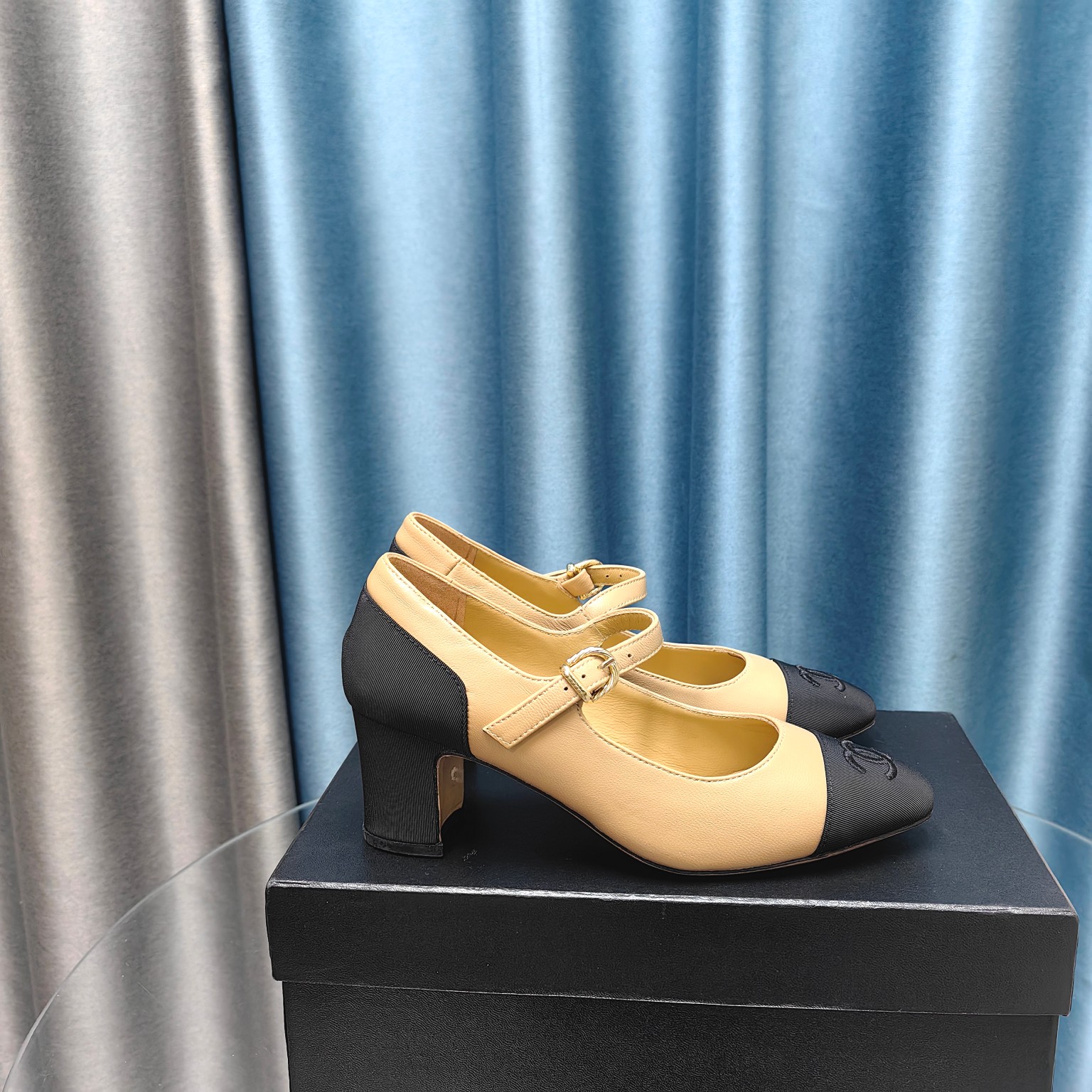 NO:410133,CHANE* ｜Xiaoxiang's new pointed sandals The main model of the show is so beautiful this season. The original imported mixed-bred lambskin upper and the inner footbed sheepskin!  Italian imported cowhide outsole, heel height 6cm, size 35-39 (40 customization), single shoes, chanel, sandals, cowhide, sheepskin19860909CHANE* ｜小香新品尖头凉鞋 走秀主推款这季太好看了 鞋面原版进口混种小羊皮 内里垫脚羊皮！ 意大利进口牛皮大底 跟高6cm 码数35-39（40定制）,单鞋,chanel,sandals,cowhide,sheepskin,Women's Shoes