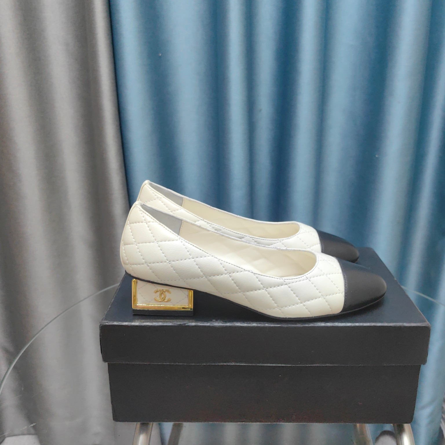 NO:410154,Chanel 24B new Mary Jane series, complete with all series, high-quality running and price, upper inner sheepskin, genuine leather outsole, original mold opening heel Size: 35-39 Other sizes are fixed, single shoes, chanel, mary jane, sheepskin, Leather soles19860909Chanel 24B新款玛丽珍系列 全系列做齐 高品质跑量价 鞋面内里羊皮 真皮大底 原版开模后跟 Size:35-39 其他码数定,单鞋,chanel,mary jane,sheepskin,Leather soles,Women's Shoes