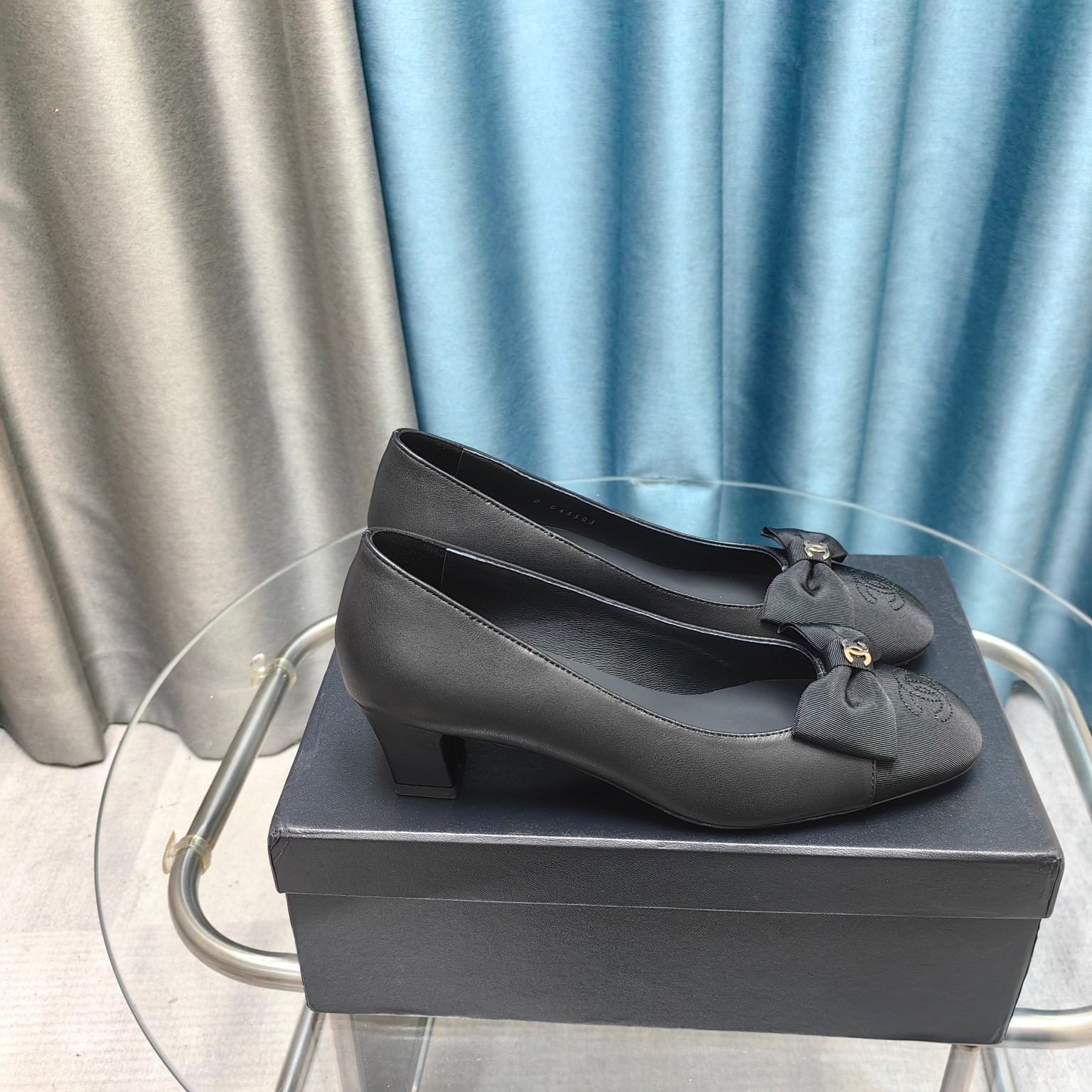 NO:410190,Sandals, single shoes, Chanel 24P new spring and summer new style, high version and high quality. Upper footbed sheepskin, leather outsole!  Size: 35-39 (ordered by 40/41), single shoes, chanel, sandals, sheepskin, Leather soles19860909凉鞋 单鞋 Chanel 24P新 春夏新款,高版本高品质. 鞋面垫脚羊皮,真皮大底！ Size:35-39（40/41订）,单鞋,chanel,sandals,sheepskin,Leather soles,Women's Shoes