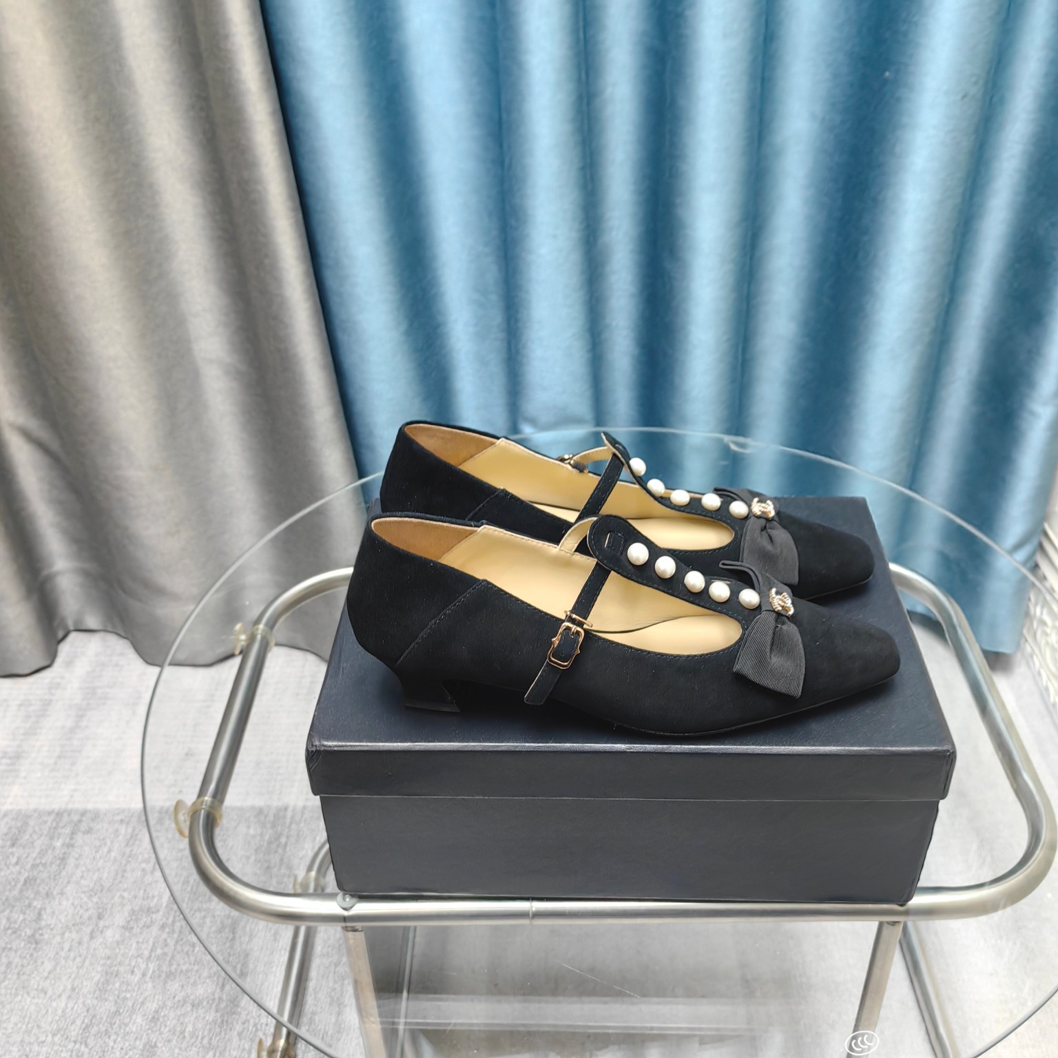 NO:410202,CHANE*｜Xiaoxiang 25C early spring new product, double C color-blocked bow-pink pearl Mary Jade shoes, love it at first sight, it is no exaggeration~ I know you will like it, it looks good and comfortable to wear!  The fabric is imported lambskin, the inner foot pads are all sheepskin Italian A-grade dyed leather outsole Size35-39 (customized by 40/41), single shoes, chanel, mary jane, sheepskin, Leather soles19860909CHANE*｜小香25C早春新品 双C拼色蝴蝶结珍珠玛丽珍鞋 对它一见钟情 不夸张哦～ 知道你们一定会喜欢 上脚也确实好看 又舒适！ 面料采用进口小羊皮 内里垫脚均为羊皮 意大利A级透染真皮大底 Size35-39（40/41定制）,单鞋,chanel,mary jane,sheepskin,Leather soles,Women's Shoes