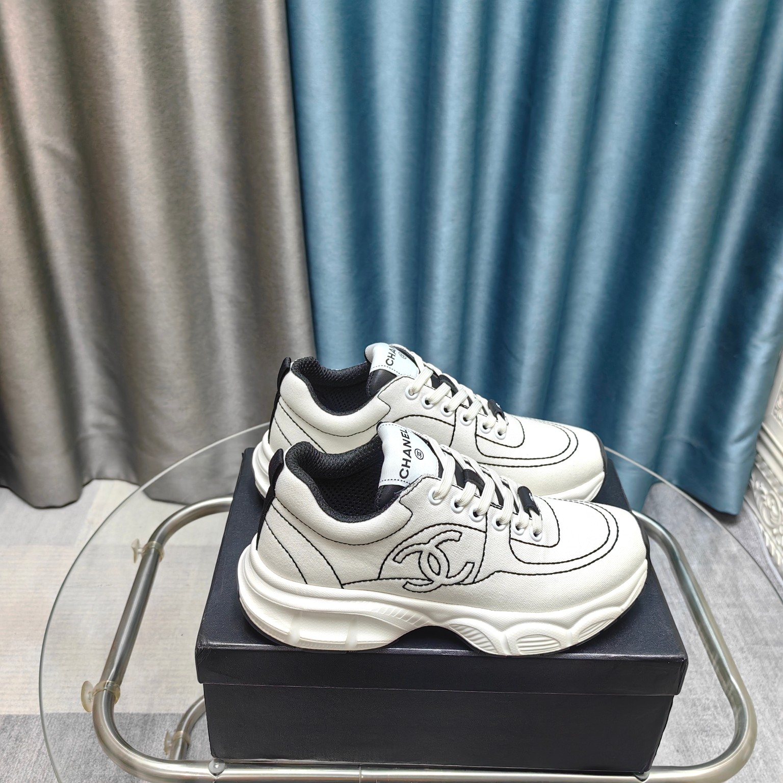 NO:234855,, Men's model plus 40 upgraded version, upgraded version, upgraded version!  Chanel Chanel dad shoes, men and women couples - top casual sports shoes for counter This classic design; the upper has a variety of craftsmanship and electric embroidery styles; the sole is fashionable and sporty; it is an extraordinary variety of color matching elements... The diversified mix and match is very beautiful and versatile, casual, fashionable, sports, and outdoors can be taken into consideration... Go material The upper is made of original imported silk cowhide   original tarp   original top cowhide The inner part is made of original sheepli   net Outsole based on original TPU combination sole The counter is made of high-quality packaging for women 35–41, dad shoes, chanel, chanel, sneakers, cowhide19860909,男款加40升级版,升级版,升级版！ Chanel香奈儿老爹鞋,男女情侣款——专柜顶级休闲款运动鞋 这款经典设计；鞋面多种工艺电绣的风格；大底却时尚运动；不平凡的拥入了多种配色元素…… 多元化混搭非常好看百搭,休闲,时尚,运动,户外都能兼顾…… Go 材料 鞋面采用 原版进口头层丝绸牛皮 原版防水布 原版头层牛皮 内里采用 原版羊里 网 大底根据 原版TPU组合大底 专柜精品包装全套女35–41,老爹鞋,chanel,chanel,sneakers,cowhide,Women's Shoes