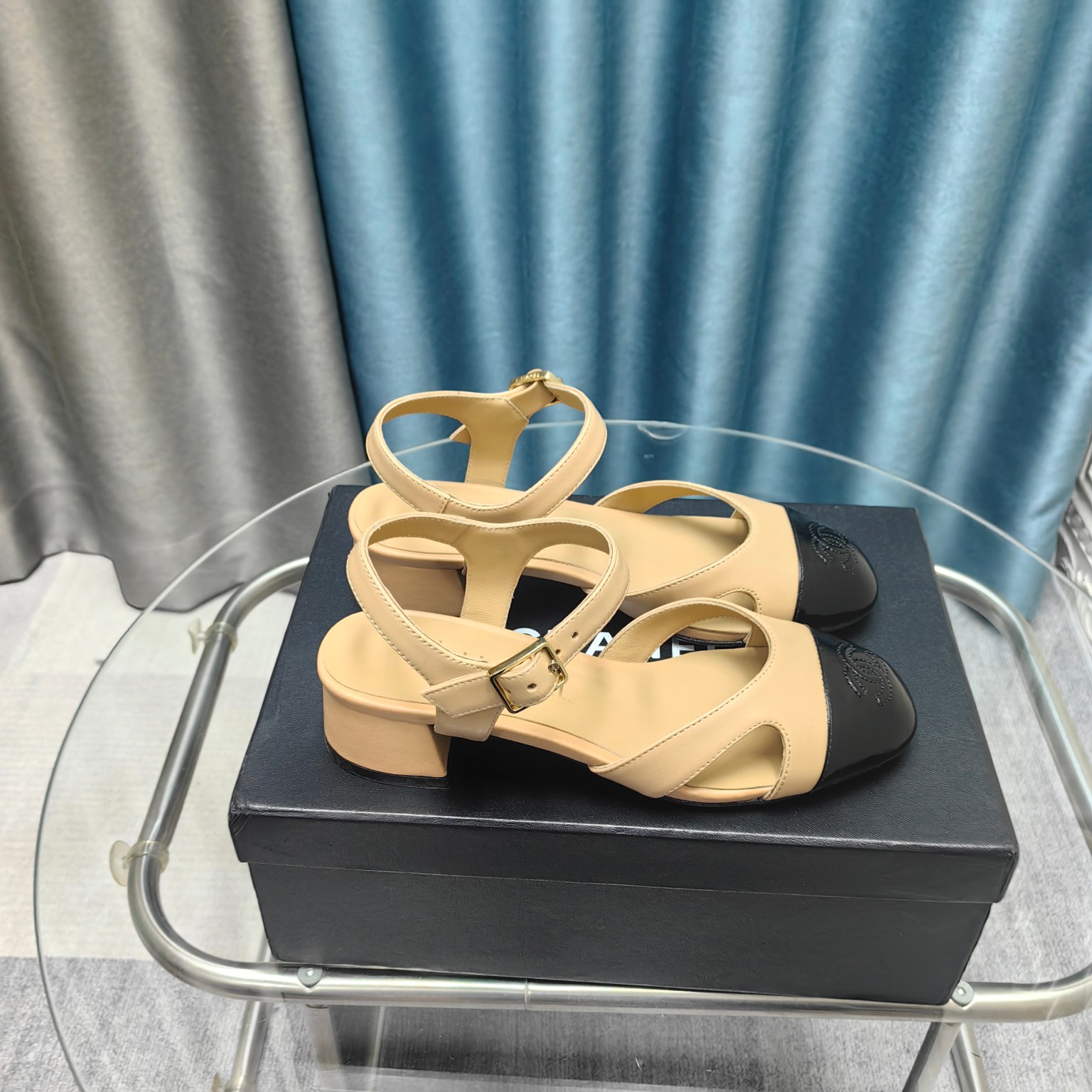 NO:234869,High-version Xiaoxiangjia single shoes CHANE*｜, big hit!  Xiaoxianga official website Chanel early spring single shoes dance shoes series new loafers full of retro style. Delicate shoe shape looks very likable, small round toe sets off the feet, giving people a kind of retro sentimental shoes of the era, new European and American catwalks, hot products 1 Original custom sheepskin original trademark 2 Original sheepskin inner 3 soles: original genuine leather sole, heel height 3.5 cm 4 size 35-41 (40 41 custom made no return or exchange), single shoes, chanel, chanel, chanel, loafers, sheepskin, Leather soles19860909高版本小香家单鞋CHANE*｜,大爆款！小香a官网香奈儿早春单鞋后空跳舞鞋系列新品乐福鞋满满的复古风 秀气的鞋型 看着就很讨喜,小圆头 衬托脚也变得瘦瘦的,上脚给人就是一种年代的复古情怀鞋、欧美走秀新款,爆款产品 1原版定制羊皮原版开商标 2原版羊皮内里 3大底:原版真皮大底,跟高3.5厘米 4码数35-41（40 41定做不退换）,单鞋,chanel,chanel,chanel,loafers,sheepskin,Leather soles,Women's Shoes