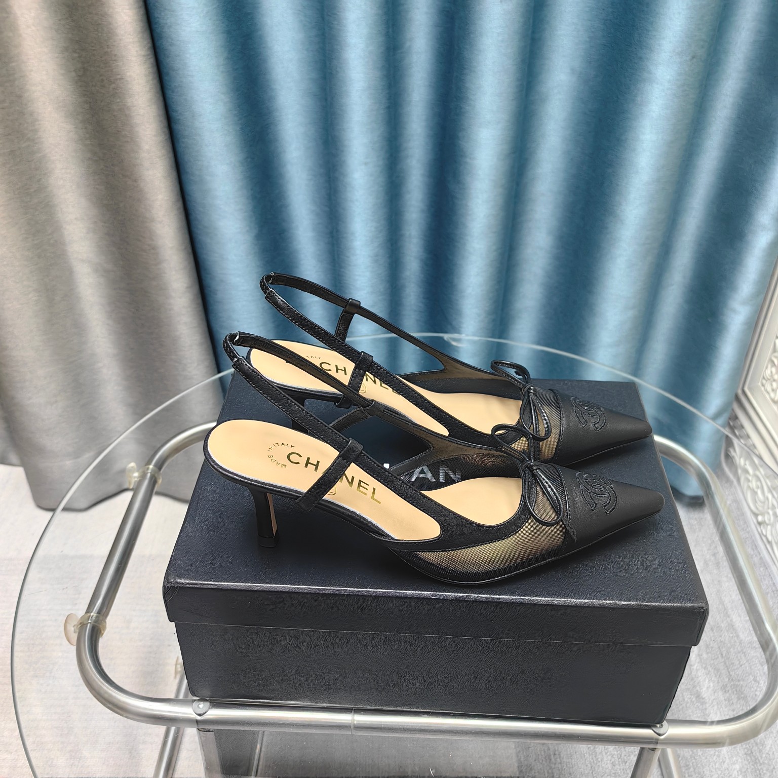 NO:234863,Xiaoxiang official website synchronized high version CHANEL 2025 Chanel top _________________________ Spring and Autumn Xiangjia must-have hot products, goddess series, with the elegant and famous temperament of Xiangjia, super durable, irresistible, heart-wrenching... Imported sheepskin on the upper, imported sheepskin on the inner foot (the original version is consistent) Original model opening, genuine leather sole Standard code 35-40 34 40 41 Custom made no return), high heels, chanel, chanel, chanel, high heels, sheepskin, Leather soles19860909小香官网同步高版本 CHANEL 2025香奈儿顶级__________________ 春秋季香家必备爆款,女神系列,拥有香家特色优雅名媛气质,超级耐看,让人无法抗拒,心动ing…… 鞋面进口羊皮 内里脚进口羊皮（原版一致） 原模开版,真皮大底 标准码 35-40 34 40 41定做不退换）,高跟鞋,chanel,chanel,chanel,high heels,sheepskin,Leather soles,Women's Shoes