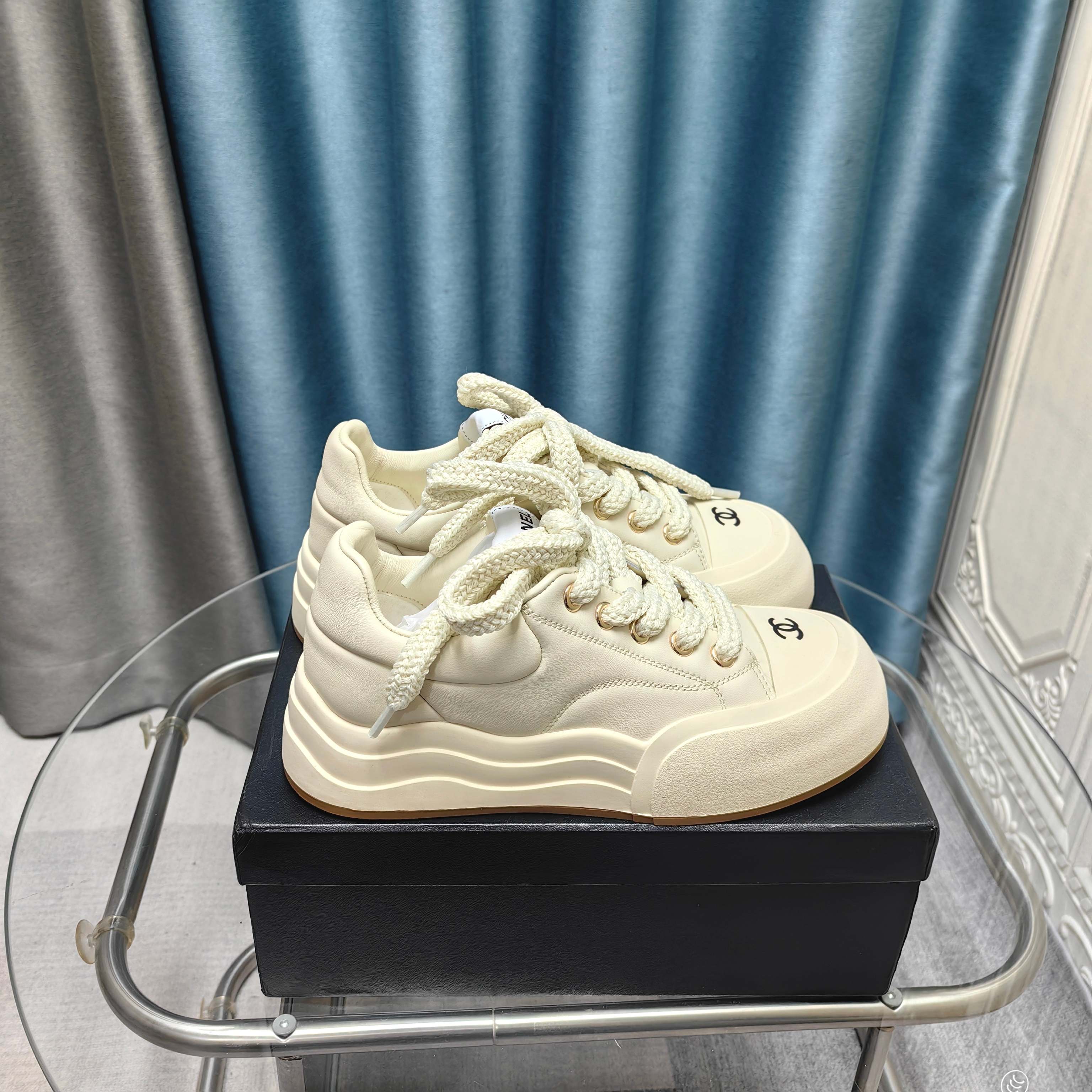 NO:234829,25FW new Chanel small fragrance shoes, comfortable and lazy, yet life-oriented, versatile shoe style, easy to meet daily travel needs!  The random matching is unique and advanced, and experience various styles!  Imported calfskin upper, inner lining, sheepskin inner lining, combined rubber sole, size 35-39 (40.41 custom made without return), casual shoes/sports shoes, chanel, sneakers, cowhide, sheepskin1986090925FW新款Chanel小香单鞋 舒适慵懒却不失生活态度 百搭鞋型 日常出行需求轻松满足！随意搭配都很独特高级,体验各种不同的风格！ 鞋面进口小牛皮 内里羊皮内里 鞋底组合橡胶底 码数35-39（40.41定制不退换）,休闲鞋/运动鞋,chanel,sneakers,cowhide,sheepskin,Women's Shoes