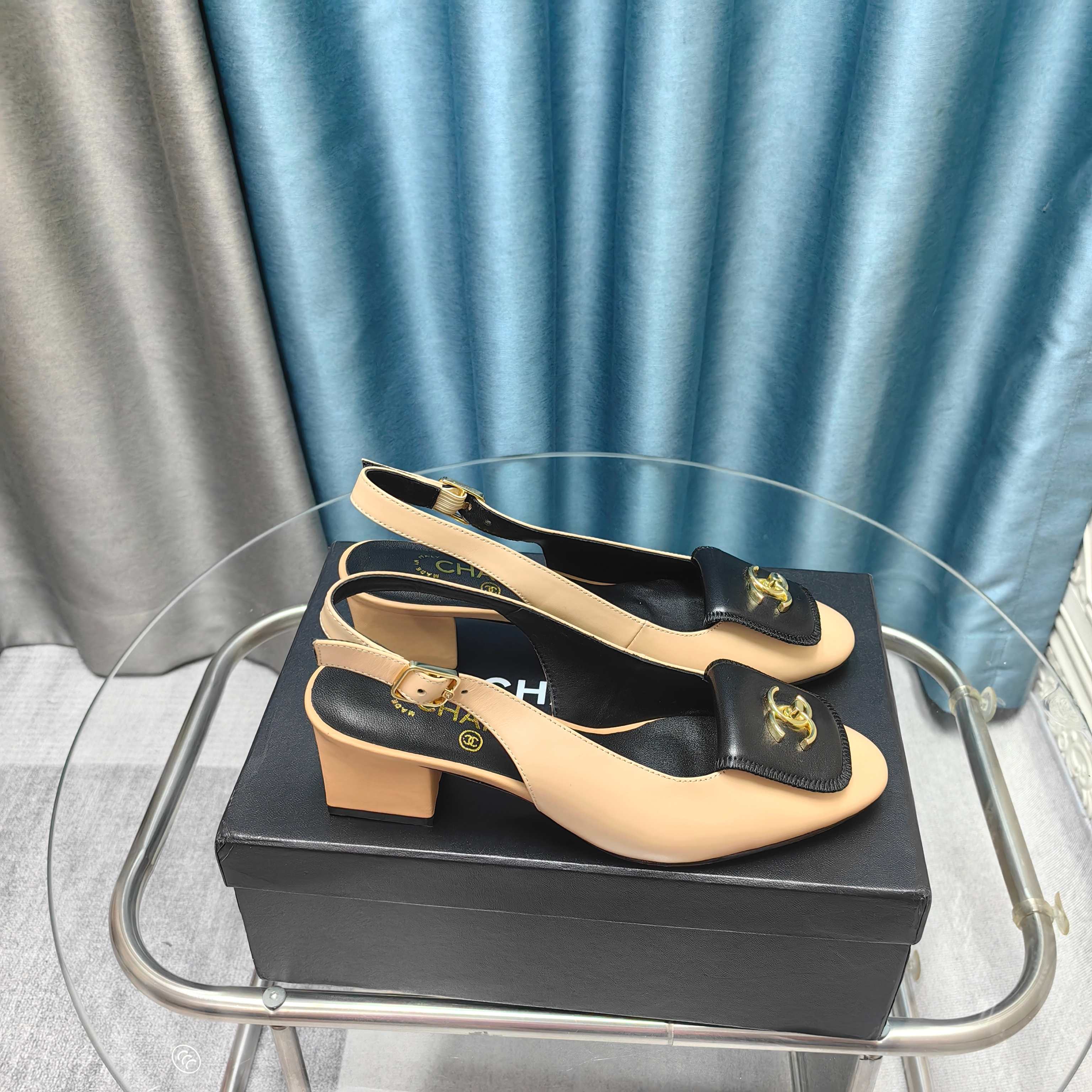 NO:234821,CHANE*｜Xiaoxiang 25C early spring new product French style is so beautiful!  This is what the elegant and romantic fairy should be! The minimalist color scheme is deeply rooted in people's hearts~ It fits well with skirts or casual clothes! The fabric is made of original custom sheepskin, the inner foot pads are all silk sheepskin imported Italian cowhide sole size35-39 (customized by 40/41), high heels, chanel, high heels, skirts, cowhide, sheepskin19860909CHANE*｜小香25C早春新品 法式风情 真是美到心尖尖上啦！ 优雅又浪漫的仙女应该就是这样吧! 极简的配色深入人心~ 无论搭配裙装还是休闲着装都很契合哈! 面料采用原版定制羊皮 内里垫脚均为丝绸羊皮 意大利进口牛皮大底 size35-39（40/41定制）,高跟鞋,chanel,high heels,skirts,cowhide,sheepskin,Women's Shoes