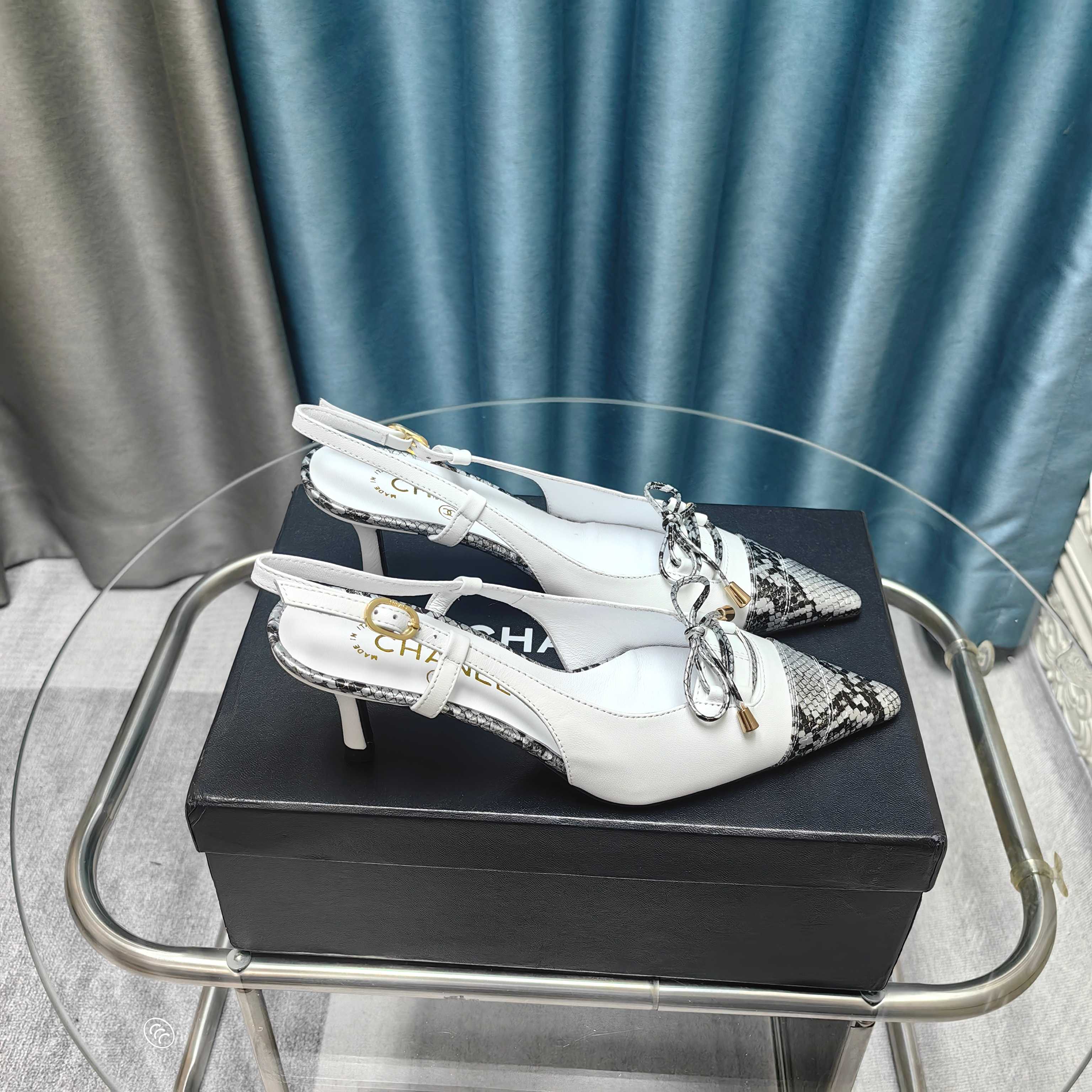 NO:234783,* 25P most popular sandals. The counter is snatched up. Photos from major social platforms are popular. This episode of the show is definitely too handsome. It is definitely the most popular style of this season. The counter fairies are really too aware of the goods. They don’t stick to their feet and will not scratch their feet. The texture is very soft and comfortable. Classic black and white combination, super versatile. 1 fabric: Yangjing 2 Living: Environmentally friendly mixed-bred sheepskin 3 soles: genuine leather soles 4 sizes 35-39 - 34 40 41 Custom made, high heels, sandals, high heels, sheepskin, sheep, Leather soles19860909* 25P最爆凉鞋 专柜简直疯抢了,各大社交平台热门晒图,这期的走秀款绝对太帅了,绝对是这一季最热门的款式,专柜仙女们真的太识货了,不卡脚也不会磨脚,质感上脚是非常柔软舒服的.经典的黑白配,超级百搭. 1面料:羊京 2内里:环保混种羊皮 3大底:真皮大底 4码数35-39 - 34 40 41 定做,高跟鞋,sandals,high heels,sheepskin,sheep,Leather soles,Women's Shoes