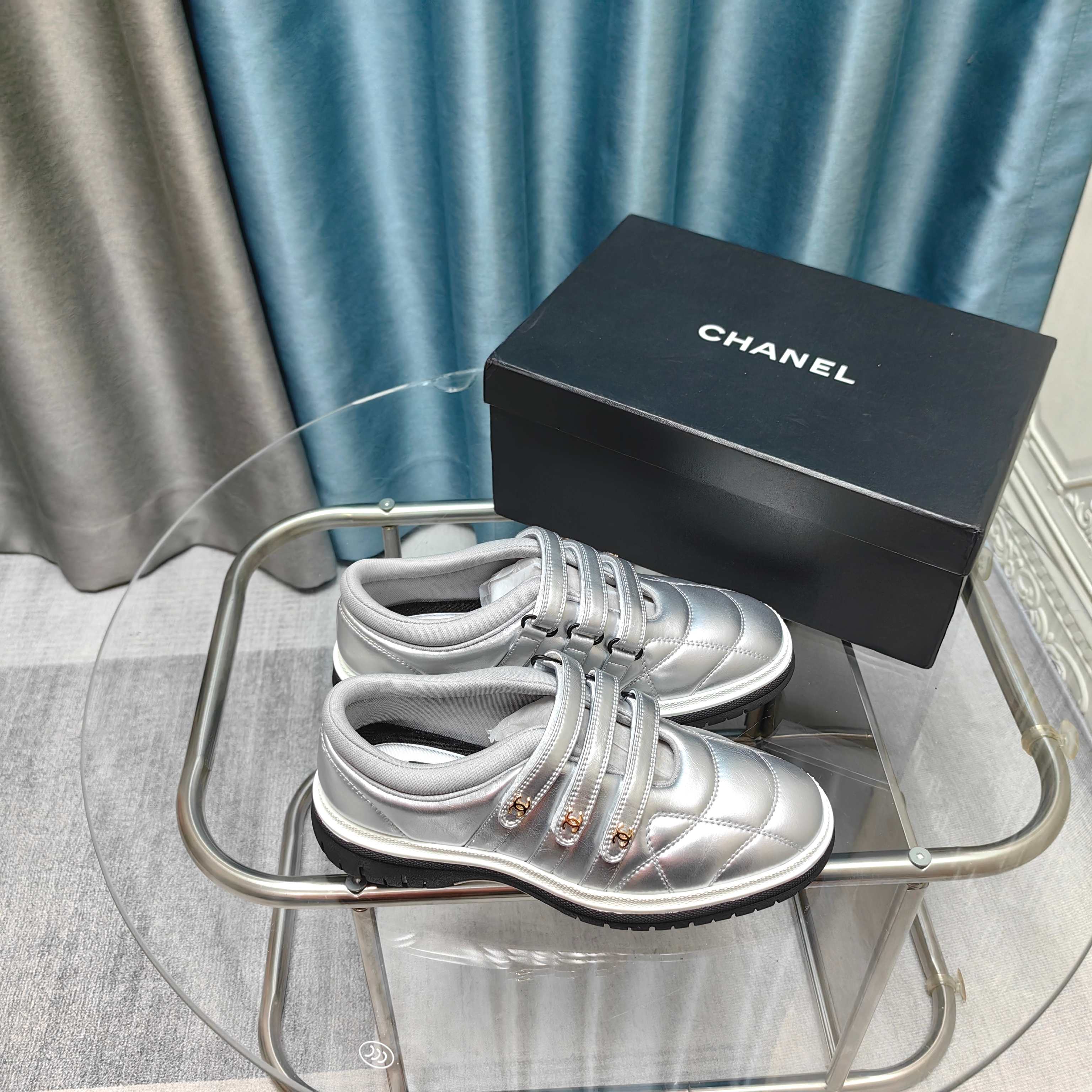 NO:234781,CHANEL Chanel new panda shoes panda shoes Chanel 2025ss popular panda shoes color matching thick-soled casual sports shoes shoes counter synchronization counter is very popular, a very difficult to buy shoe The most popular thick-soled panda shoes on the entire network, you can imagine that Xiaoxiangguan cannot miss appearance and comfort coexist Simple and versatile white shoes Thick sole height enhancement is super versatile, whoever wears it in close eyes looks good, calfskin upper imported sheepskin inner TPU original outsole size: 35-40 (41 custom made, casual shoes/sports shoes, chanel, chanel, sneakers, cowhide, sheepskin19860909CHANEL香奈儿新款熊猫板鞋熊猫鞋 香奈儿2025ss火爆熊猫鞋配色厚底休闲运动鞋板鞋  专柜同步 专柜非常火爆 非常难买的一款鞋 全网最火的厚底熊猫鞋 可想而知小香控不可错过的 颜值与舒适并存的 简约百搭小白鞋 厚底增高超级百搭,闭眼入谁穿谁好看  鞋面小牛皮 内里进口羊皮里 大底TPU原版大底 码数:35-40（41 定做,休闲鞋/运动鞋,chanel,chanel,sneakers,cowhide,sheepskin,Women's Shoes