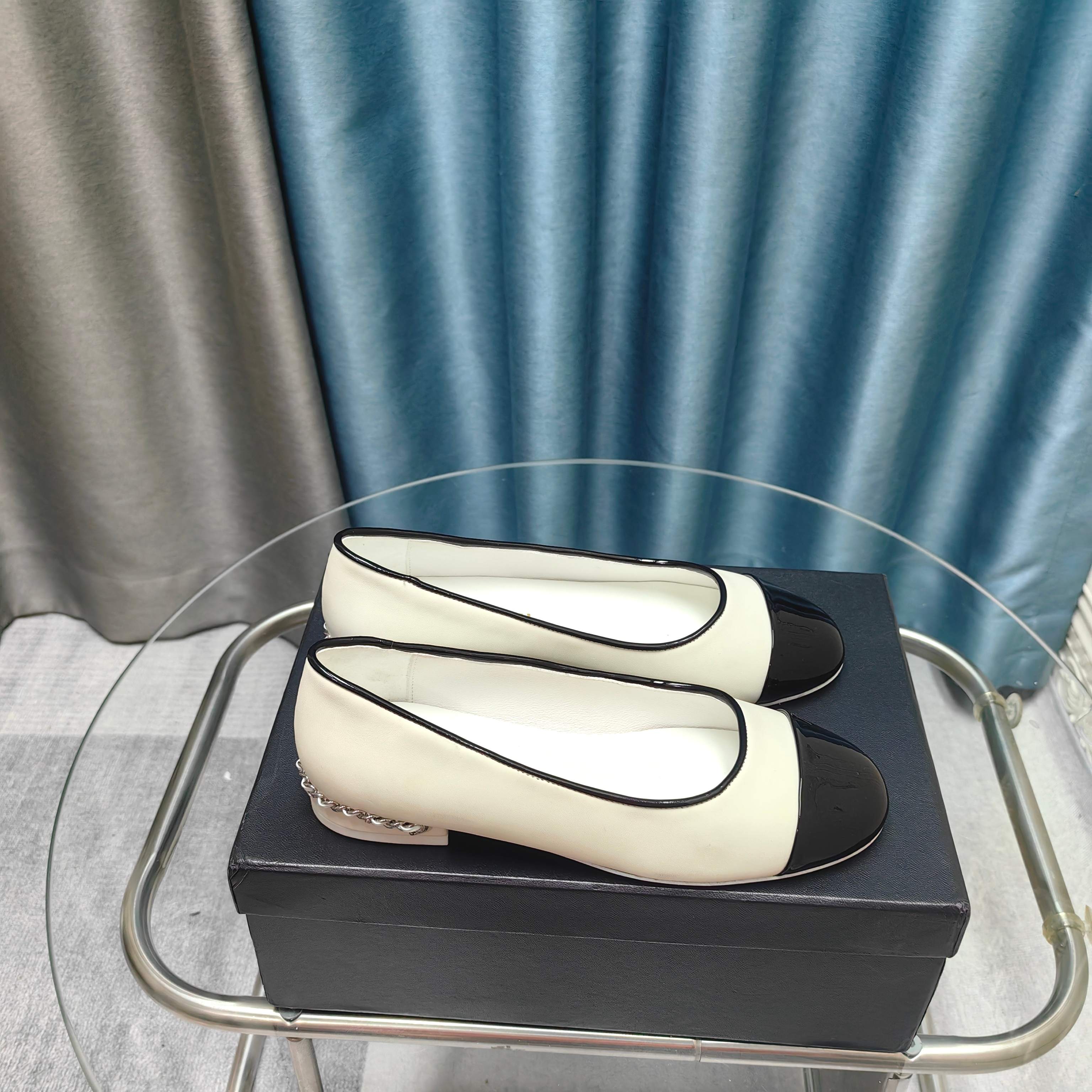 NO:240038,chane* Xiaoxiang C Home 2025 S New Early Autumn Style Xiaoxiang Home's most popular square-toe single shoes this year. It's hard to find a counter. Point-toe design. Cute and cute. It's a sweet girl when worn. It's really special and fashionable. The smooth shoe shape is full of high-end feeling. At this moment, I've made up countless outfits. Customized sheepskin on the upper, imported Australian sheepskin on the inner footsteps. Soles of Italian genuine leather soles. Size: 35-39 (40 41 custom made without return and exchange!), single shoes, chanel, chanel, sheepskin19860909chane*小香C家2025 S 早秋新款 小香家今年最火的方头单鞋 专柜根本一鞋难求 尖头设计 呆萌可爱 穿起来就是甜美女孩 真的特别又时尚 流畅的鞋型满满的高级感  此刻脑补无数个穿搭 鞋面定制羊皮 内里垫脚进口澳洲羊皮 鞋底意大利真皮底 Size:35-39(40 41定做不退换！）,单鞋,chanel,chanel,sheepskin,Women's Shoes