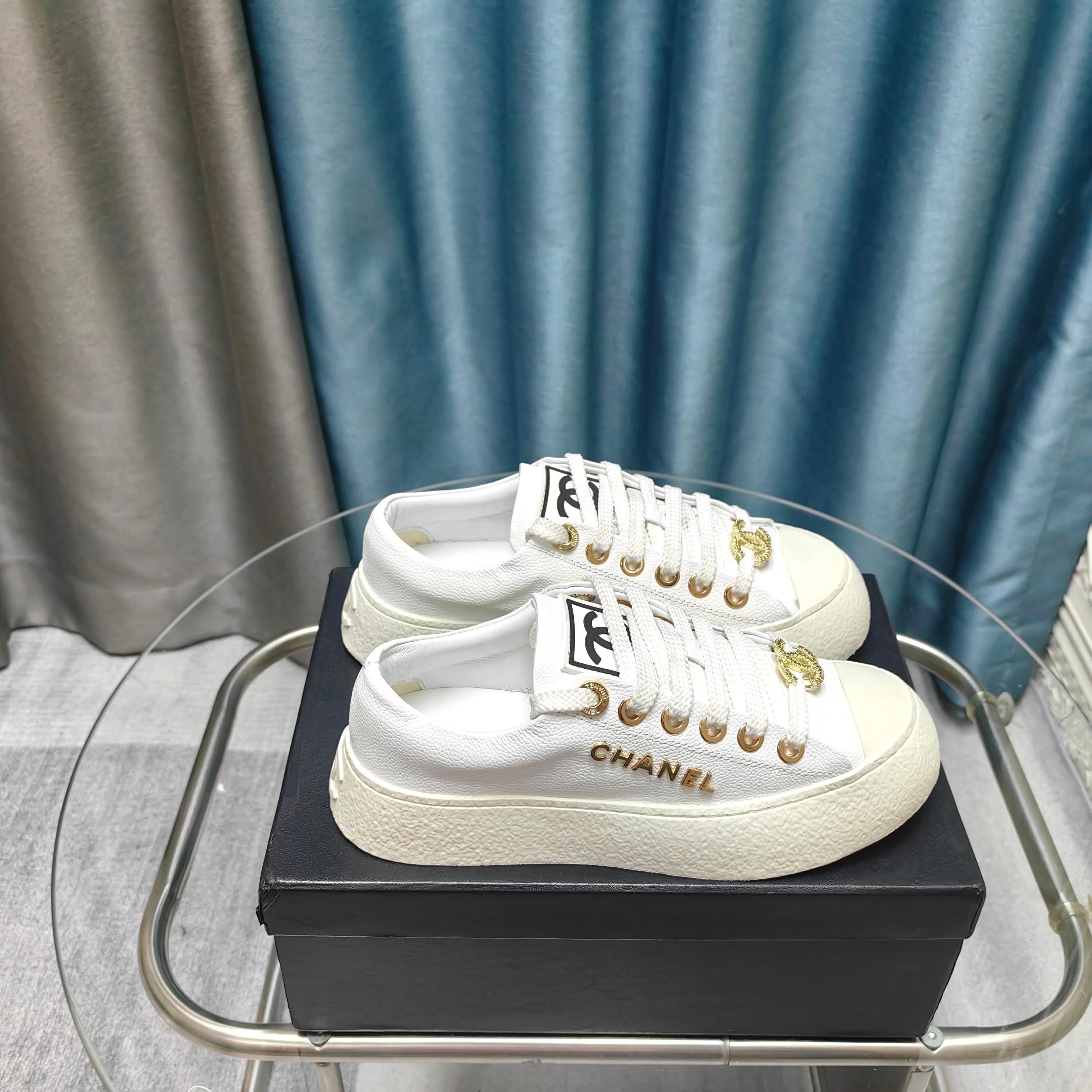 NO:240029,Chanel bread shoes ~Original calfskin panda shoes Chanel Chanel 25C latest hits Panda sneakers Casual board shoes Xiaoxiang Hot items Classic panda color matching coco girls necessary for purchase Fabric: Original custom cowhide Inner: Original imported sheepskin Outsole: Original open mold rubber   TPU combination Size: Women's 35-40, casual shoes/sports shoes, chanel, chanel, sneakers, cowhide, sheepskin19860909香奈儿面包鞋  ～原版小牛皮熊猫鞋 Chanel 香奈儿 25C 最新爆款 熊猫 运动鞋 休闲板鞋 小香 爆款单品 经典熊猫配色 coco女孩必要入款 面料: 原版定制牛皮 内里: 原版进口羊皮 大底: 原版开模橡胶 TPU组合 Size: 女款35-40,休闲鞋/运动鞋,chanel,chanel,sneakers,cowhide,sheepskin,Women's Shoes