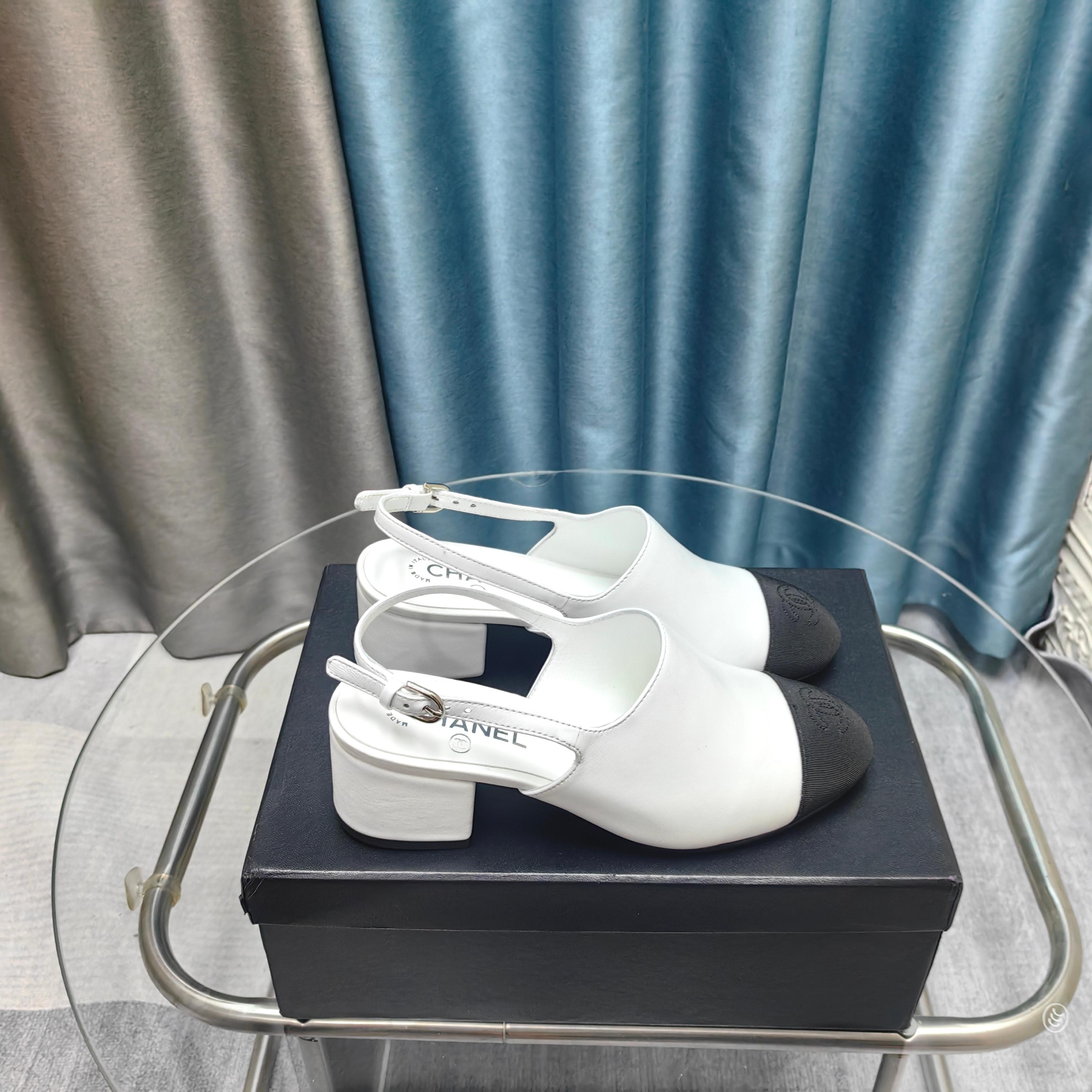 NO:257535,★Xiaoxiang New Spring and Summer Products New Sandals New Embroidery Classic Embroidery of the counter Shows the unique style of dressing so beautiful that there is nothing to say. Must-in-class in summer... Imported sheepskin with upper, mixed-bred sheepskin with heel height 5cm, outsole Italian leather outsole Shoe size: 35-39 (40, 41 42 Customized, non-returned and exchanged):, sandals, sandals, sheepskin, Leather soles19860909★小香 春夏新品 专柜新款凉鞋电绣永不褪去的经典元素 展现与众不同的穿搭风格美到无话可说 夏季必入款…… 鞋面进口羊皮 内里混种羊皮 跟高5cm 大底意大利真皮大底 鞋码: 35-39（40、41 42定制不退换） :,凉鞋,sandals,sheepskin,Leather soles,Women's Shoes