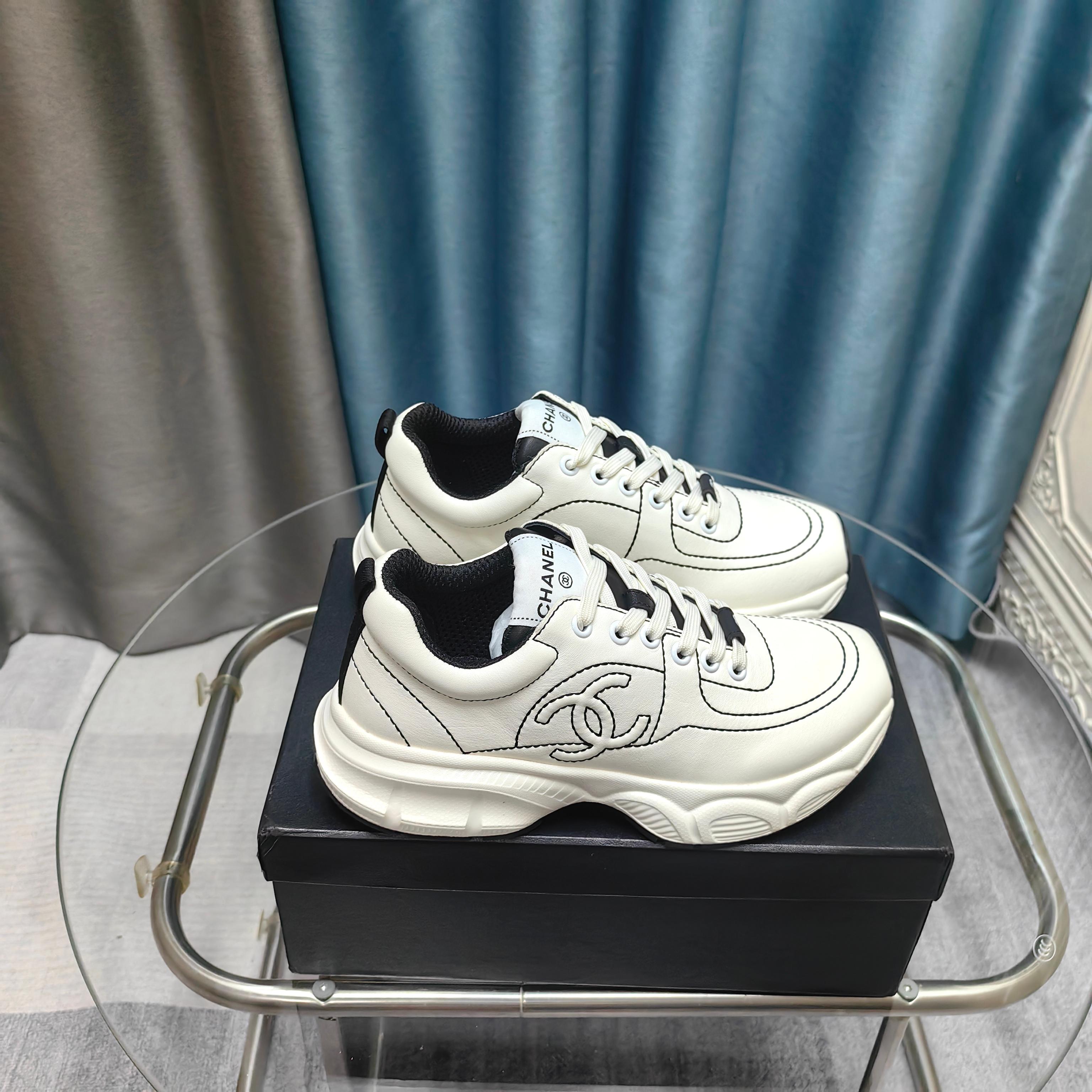 NO:257516,Chanel Chanel Daddy Shoes - 2025 counter top casual sneakers This classic design; the upper has a variety of craftsmanship and electric embroidery styles; the sole is fashionable and sporty; it is an extraordinary and has incorporated a variety of color matching elements... The diversified mix and match is very beautiful and versatile, casual, fashionable, sports, and outdoors can be taken into account... Go material The upper is made of original imported silk cowhide, the inner part is made of original sheepli   net, outsole based on original TPU combination sole, the counter is made of high-quality packaging for women 35–41 40 41 Customized White with men's size 39-46 45 46 Customized 20, daddy shoes, chanel, chanel, sneakers, cowhide19860909Chanel香奈儿老爹鞋-2025专柜顶级休闲款运动鞋 这款经典设计；鞋面多种工艺电绣的风格；大底却时尚运动；不平凡的拥入了多种配色元素…… 多元化混搭非常好看百搭,休闲,时尚,运动,户外都能兼顾…… Go 材料 鞋面采用 原版进口头层丝绸牛皮 内里采用 原版羊里 网 大底根据 原版TPU组合大底 专柜精品包装全套女35–41 40 41定做 白色有男码39-46 45 46定做20,老爹鞋,chanel,chanel,sneakers,cowhide,Women's Shoes