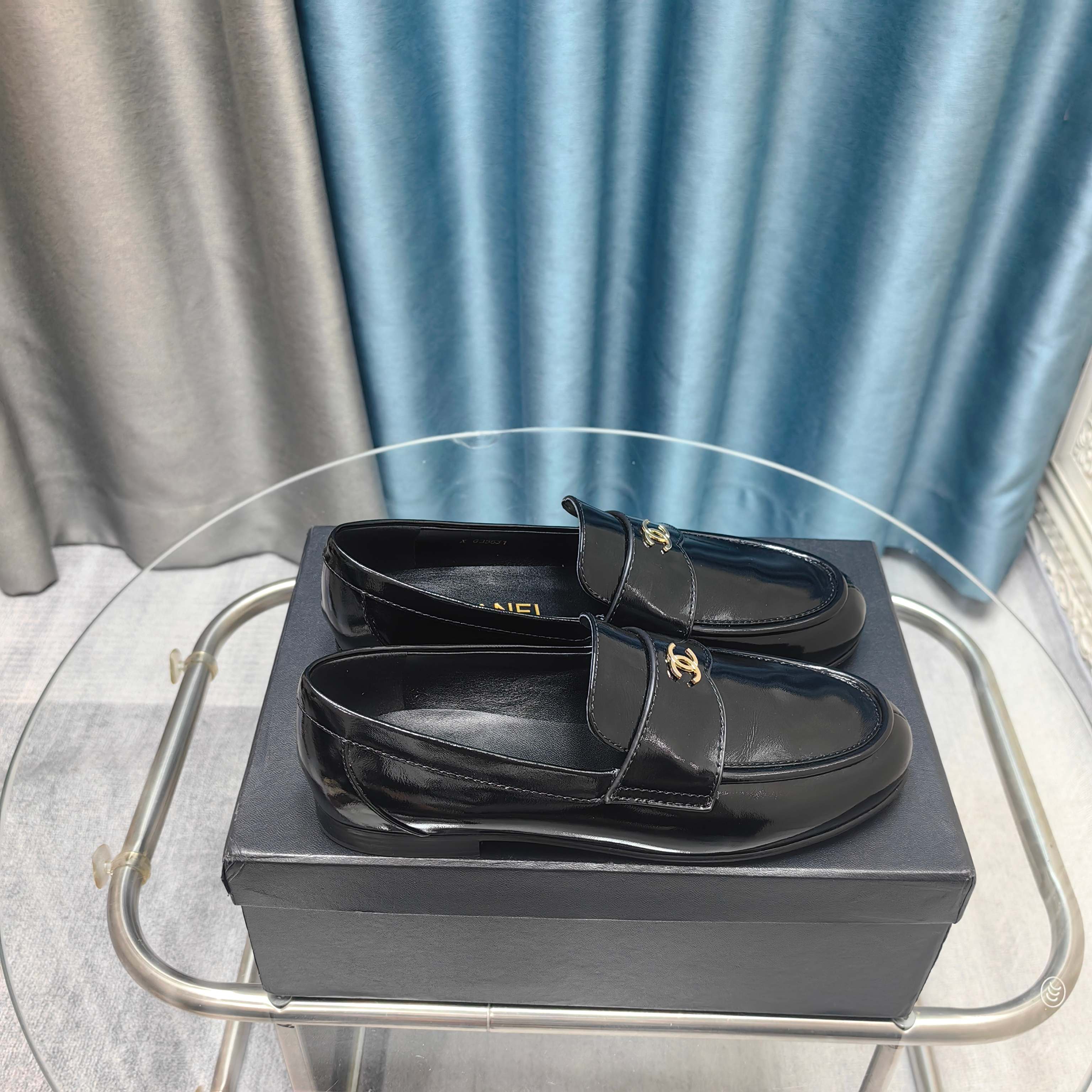 NO:257501,CHANEL Chanel top loafers series. Upper cowhide/paper leather inner sheepskin outsole leather outsole size 35-39 (customized for 40, 41), loafers, chanel, chanel, loafers, cowhide, sheepskin, Leather soles19860909CHANEL 香奈儿顶级乐福鞋系列. 鞋面牛皮/漆皮 内里羊皮 大底真皮大底 码数35-39（40、41定做）,乐福鞋,chanel,chanel,loafers,cowhide,sheepskin,Leather soles,Women's Shoes