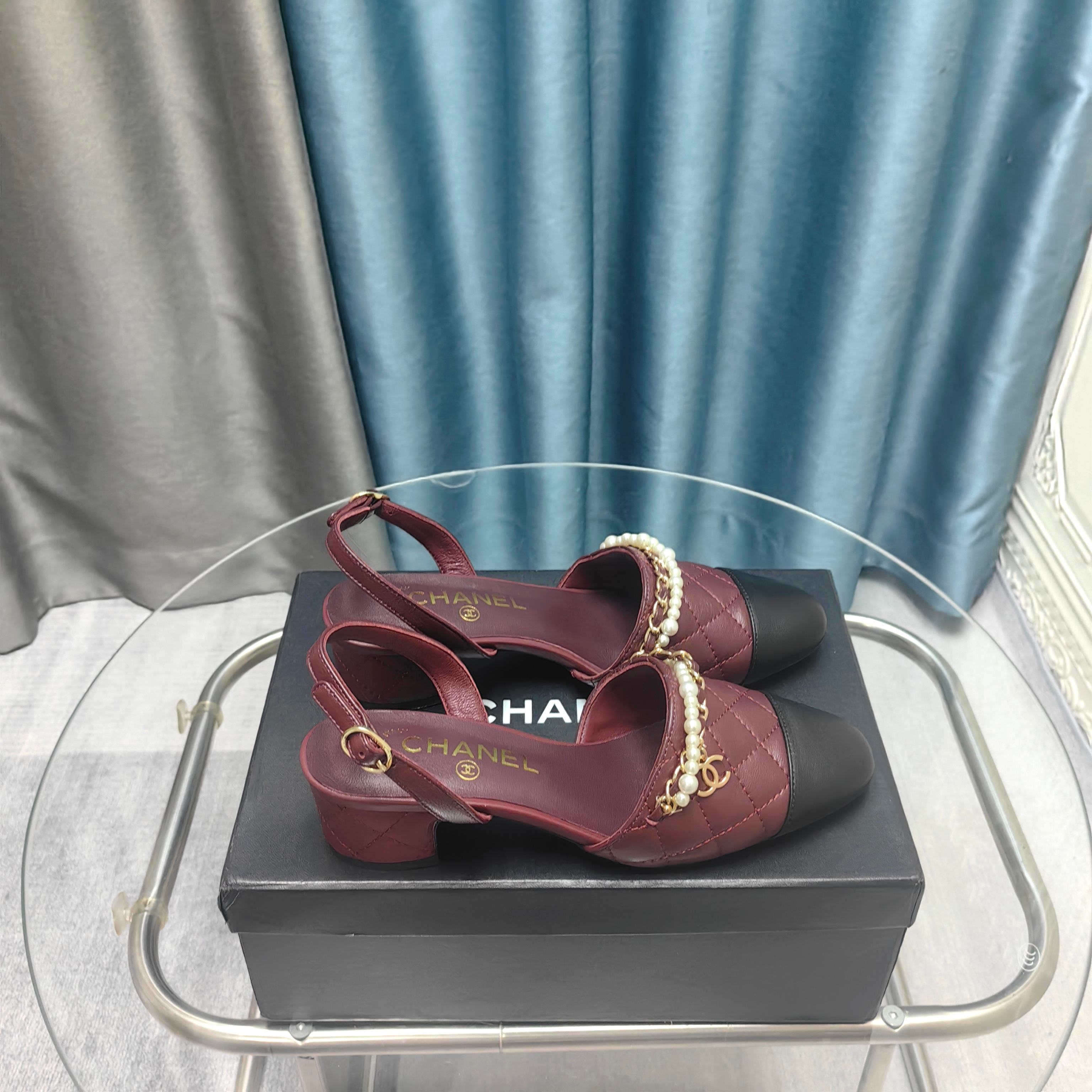 NO:257475,★Xiaoxiang New Spring and Summer Products New Sandals New Embroidery Classic Embroidery of the counter Shows the unique style of dressing so beautiful that it is speechless. Must-in-class in summer... Imported sheepskin with upper, mixed-bred sheepskin with heel height 5cm, outsole Italian leather outsole Shoe size: 35-39 (40, 41 Customized, non-returned) :, sandals, sandals, sheepskin, Leather soles19860909★小香 春夏新品 专柜新款凉鞋电绣永不褪去的经典元素 展现与众不同的穿搭风格美到无话可说 夏季必入款…… 鞋面进口羊皮 内里混种羊皮 跟高5cm 大底意大利真皮大底 鞋码: 35-39（40、41 定制不退换） :,凉鞋,sandals,sheepskin,Leather soles,Women's Shoes