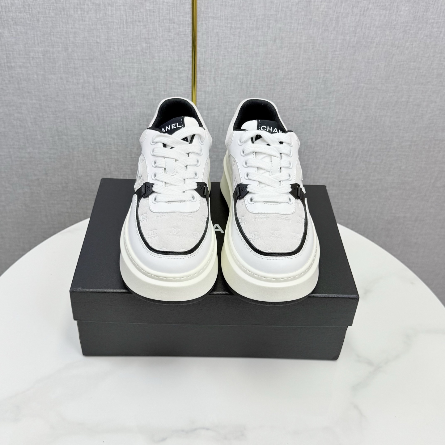 ¡Zapatos Chanel Chanel panda! 2025 calzado deportivo informal con encimera Este diseño clásico; la parte superior es de…