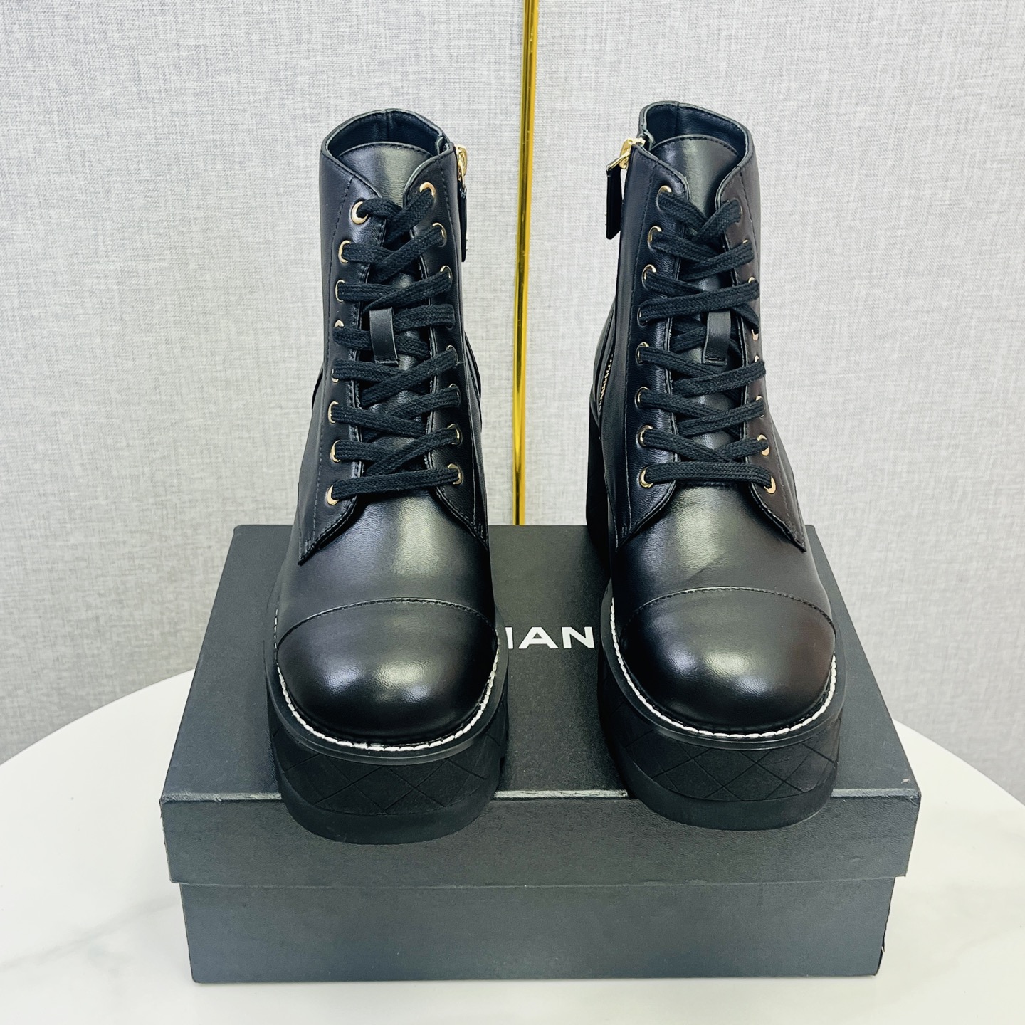 Las botas de pasarela de otoño e invierno CHANEL/Chanel Xiaoxiang son súper bonitas, ligeras y seguras. Quien lo usa es…