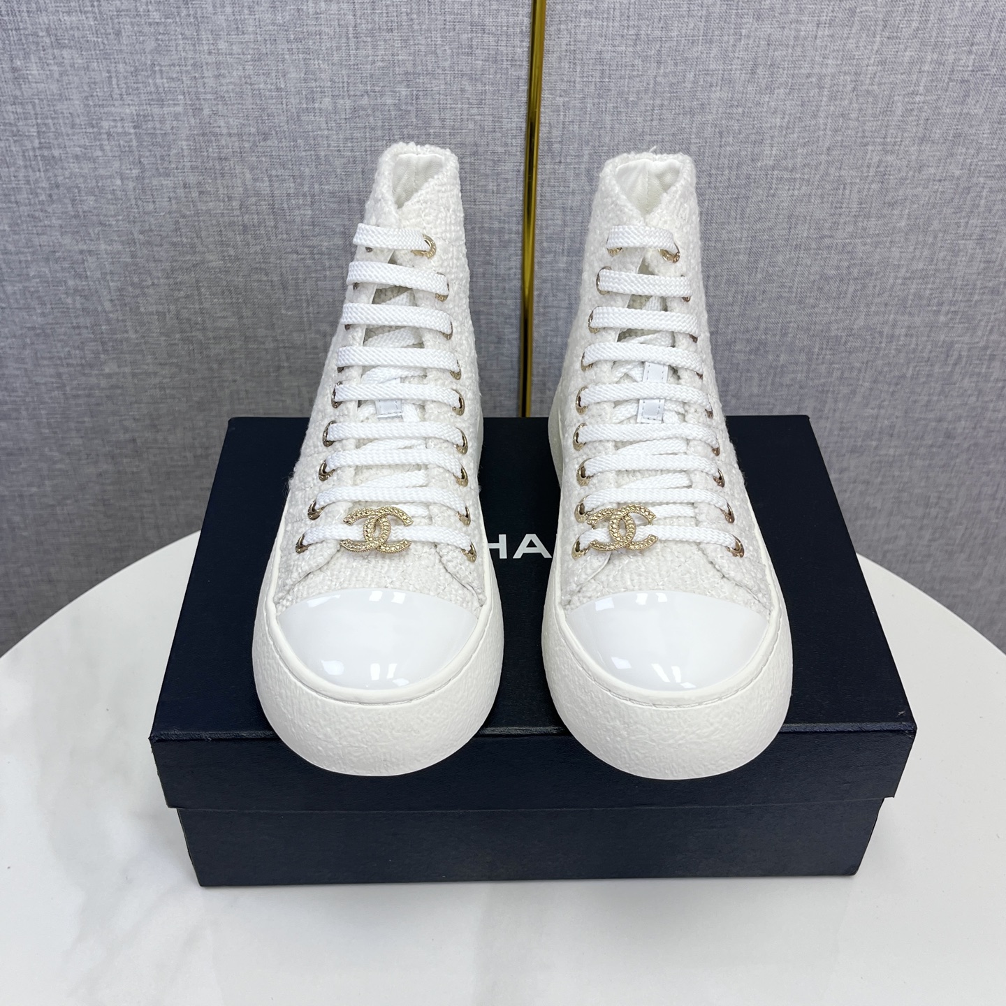 lChanel ¡Zapatos panda Chanel! 2025 calzado deportivo informal con encimera Este diseño clásico; la parte superior es d…