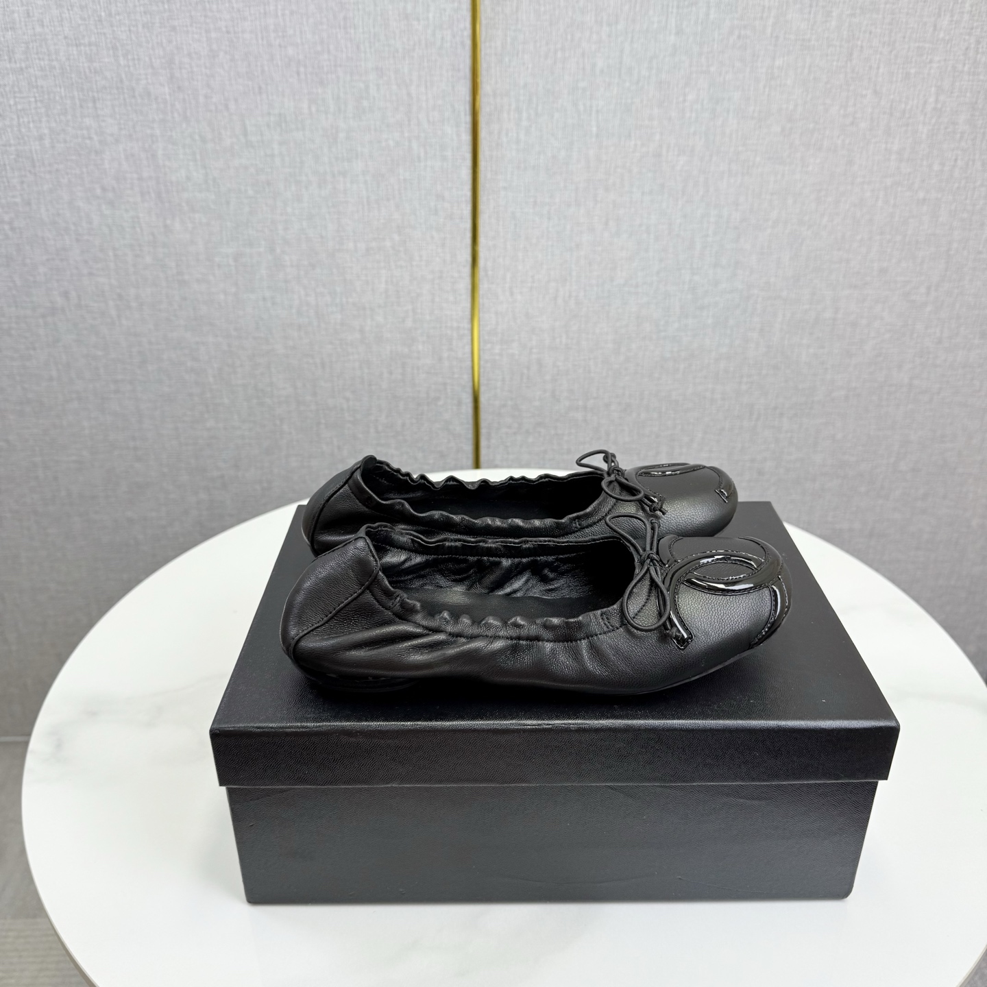 NO:669711,2025★★★★★ Many celebrity internet celebrities are on their feet, a versatile series popularized by domestic and foreign bloggers, a must-have for spring and summer wardrobes. Xiangjia exclusive upper sheepskin lining: imported crystal sheepskin lining outsole original molded custom rubber outsole Shoe size: 35-39 (40, 41, custom-made, non-refundable), single shoes, chanel, sheepskin198609092025★★★★★ 众多明星网红上脚,国内外博主刷爆的一个百搭系列,春夏衣橱搭配必备 首选.香家专属 鞋面羊皮  内里: 进口水晶羊皮内里 大底原版开模定制橡胶大底 鞋码: 35-39（40、41、定做不退换）,单鞋,chanel,sheepskin,Women's Shoes