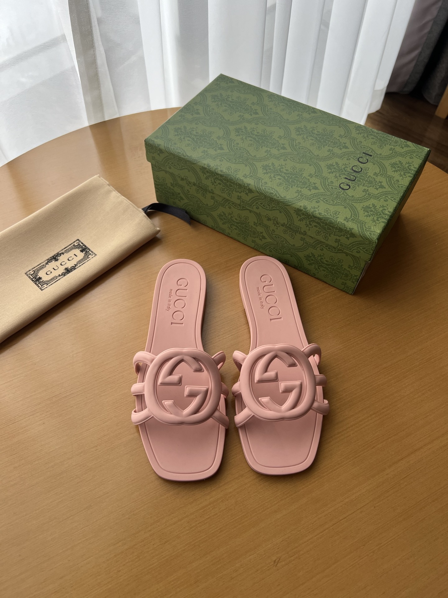 NO:237125,(pvc matte version) size:35-41 G popular beach jelly shoes Original mold opening classic double G upper upper original mold opening rubber injection molding integrated molding outsole double-layer combination outsole Size 35-41 Packaging original packaging, slippers, slippers19860909（pvc哑光版） size:35-41 G爆款沙滩果冻鞋 原版开模经典双G鞋面 鞋面原版开模橡胶注塑一体成型 大底双层组合大底 尺码35-41 包装原版包装,拖鞋,slippers,Women's Shoes