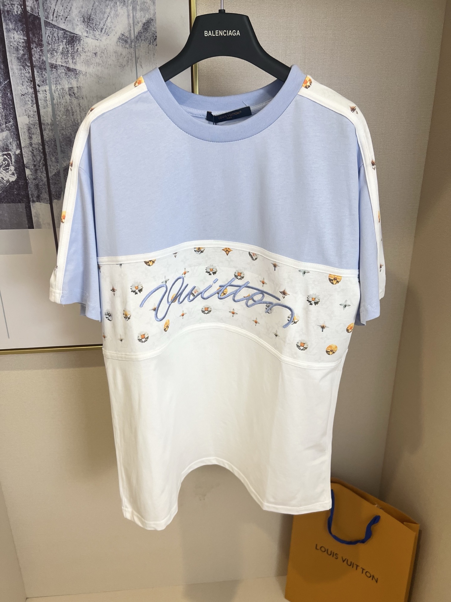 P160 Talla: S/M/L/XL Un solo color Unisex LV2026 Louis*Vuitton Camiseta de algodón con estampado de flores pequeñas en …