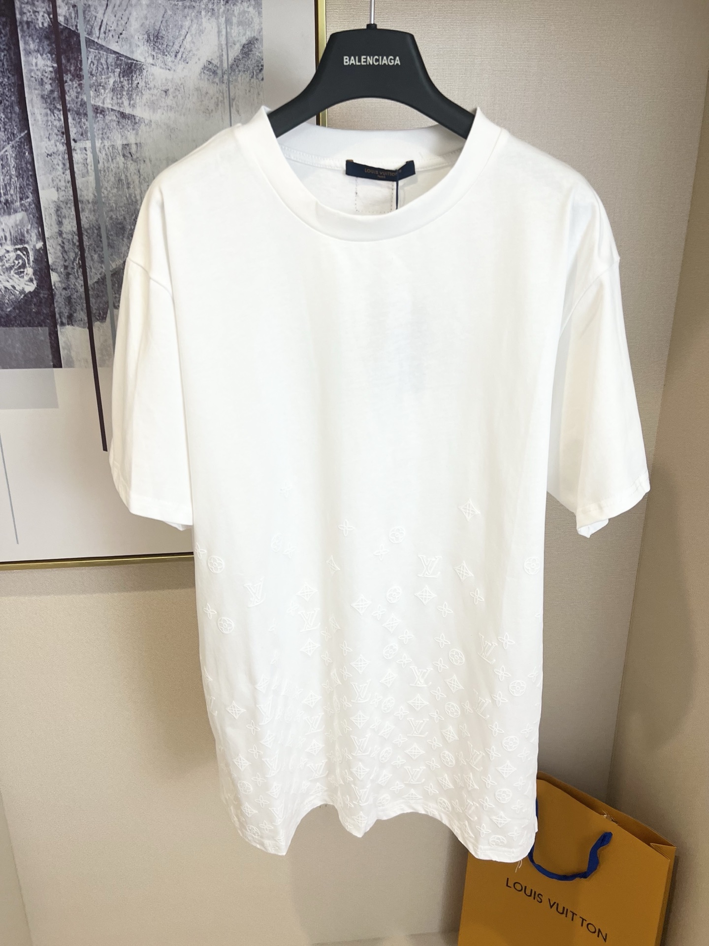 P130 Talla: S/M/L/XL Unisex 1V Louis 2026 Camiseta con letras de estampado de flocado, artículo de moda de primavera/ve…
